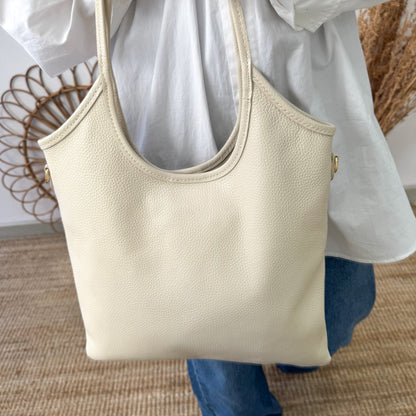 Bolso tote piel asas largas beige iniciales bordadas