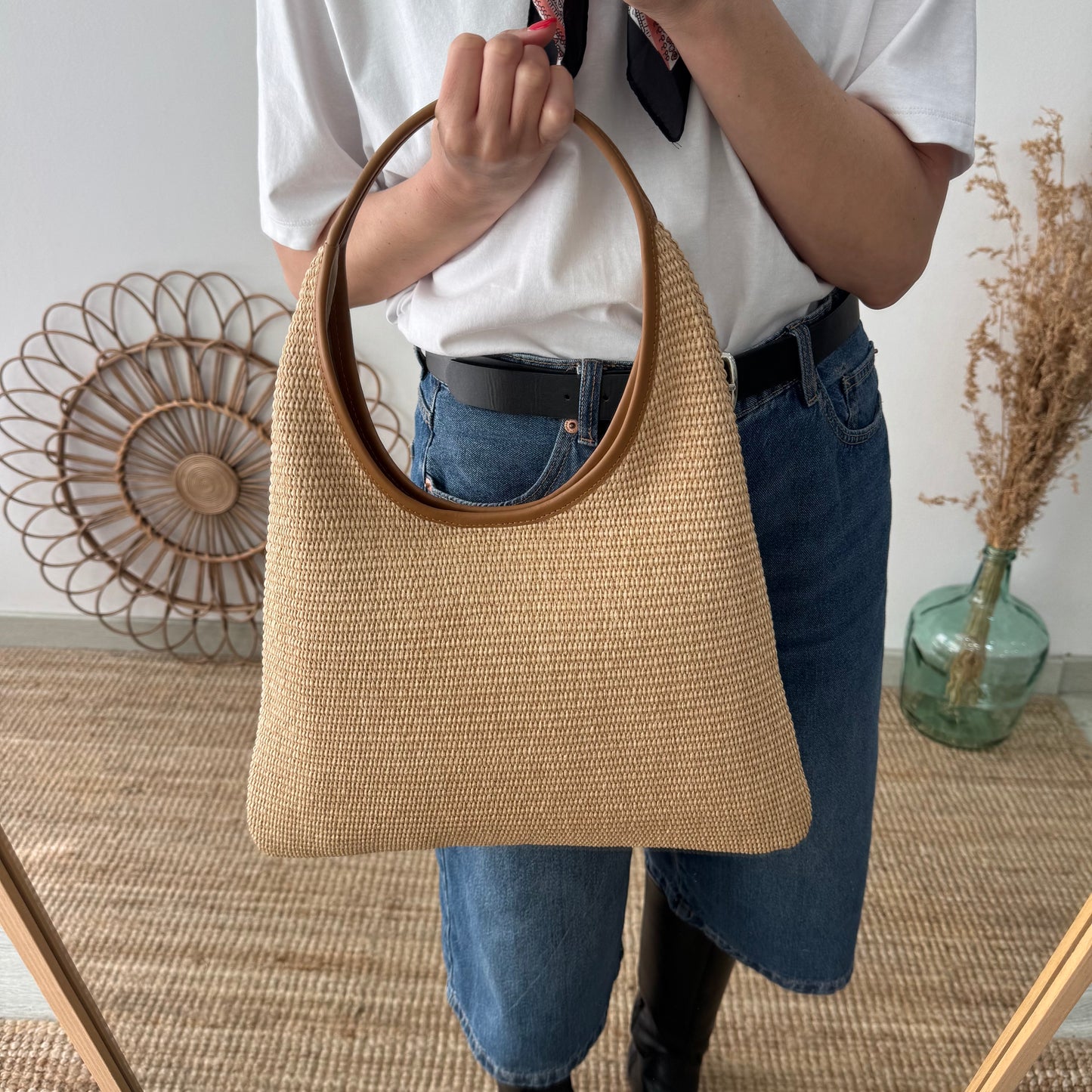 Bolso hobo combinado piel y rafia camel