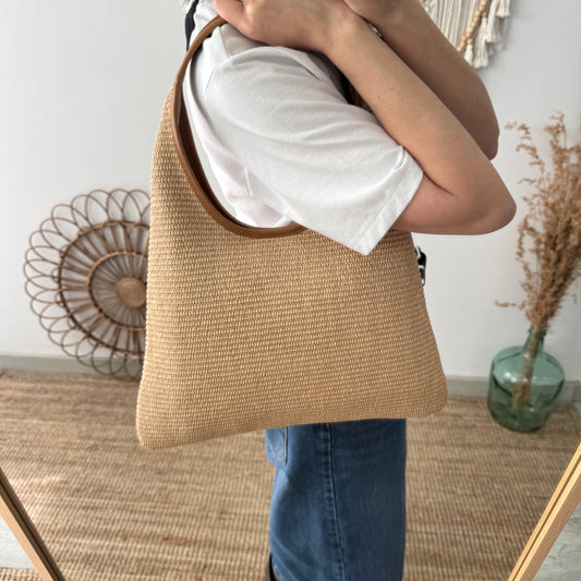 Bolso hobo combinado piel y rafia camel