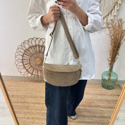 Riñonera/bandolera serraje taupe herrajes dorados iniciales bordadas