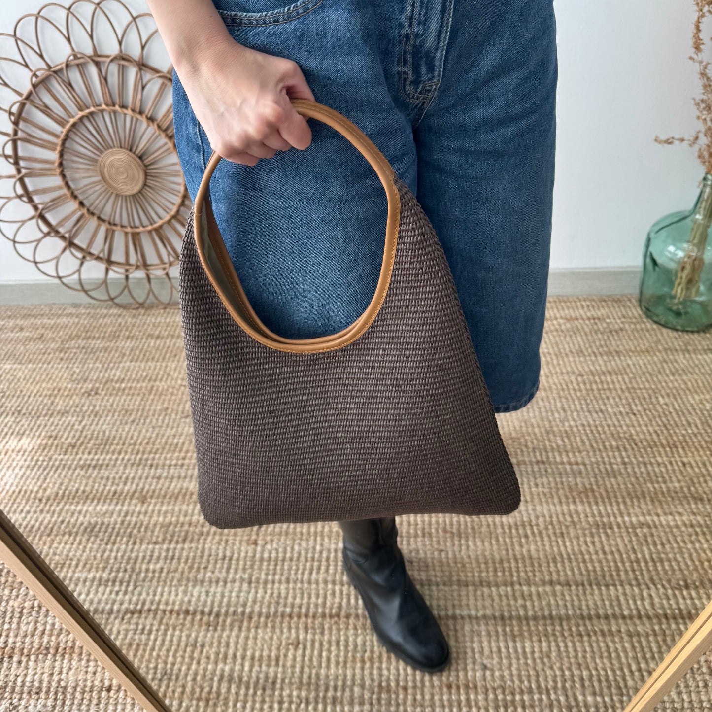 Bolso hobo combinado piel y rafia marrón