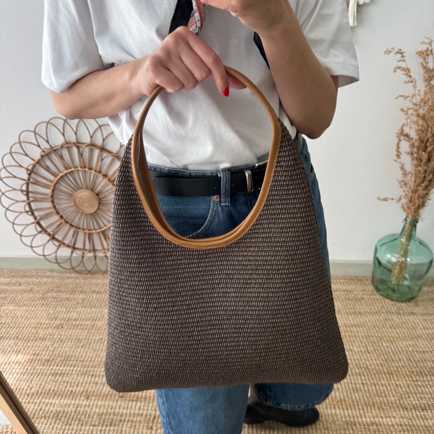 Bolso hobo combinado piel y rafia marrón