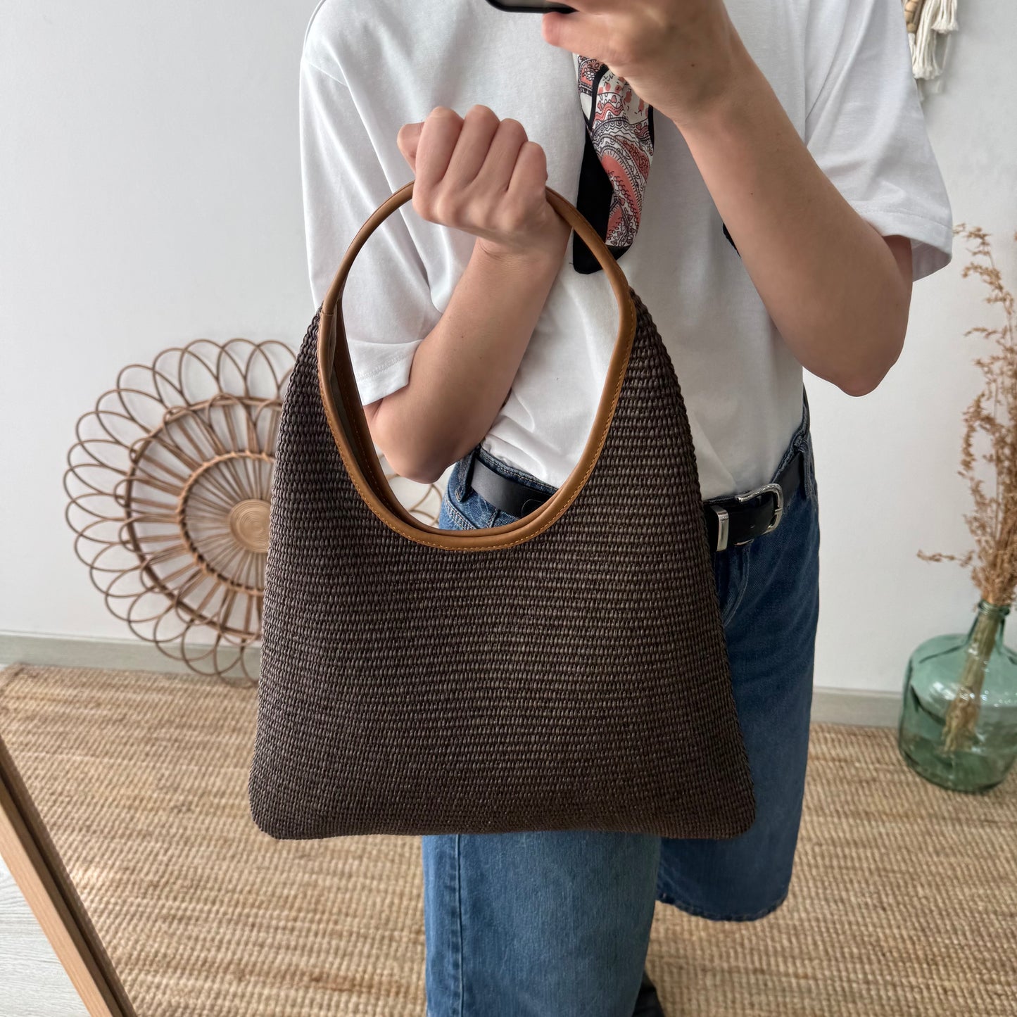 Bolso hobo combinado piel y rafia marrón