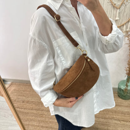 Riñonera/bandolera serraje camel herrajes dorados iniciales bordadas