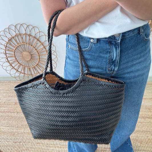 Capazo de piel trenzada negro