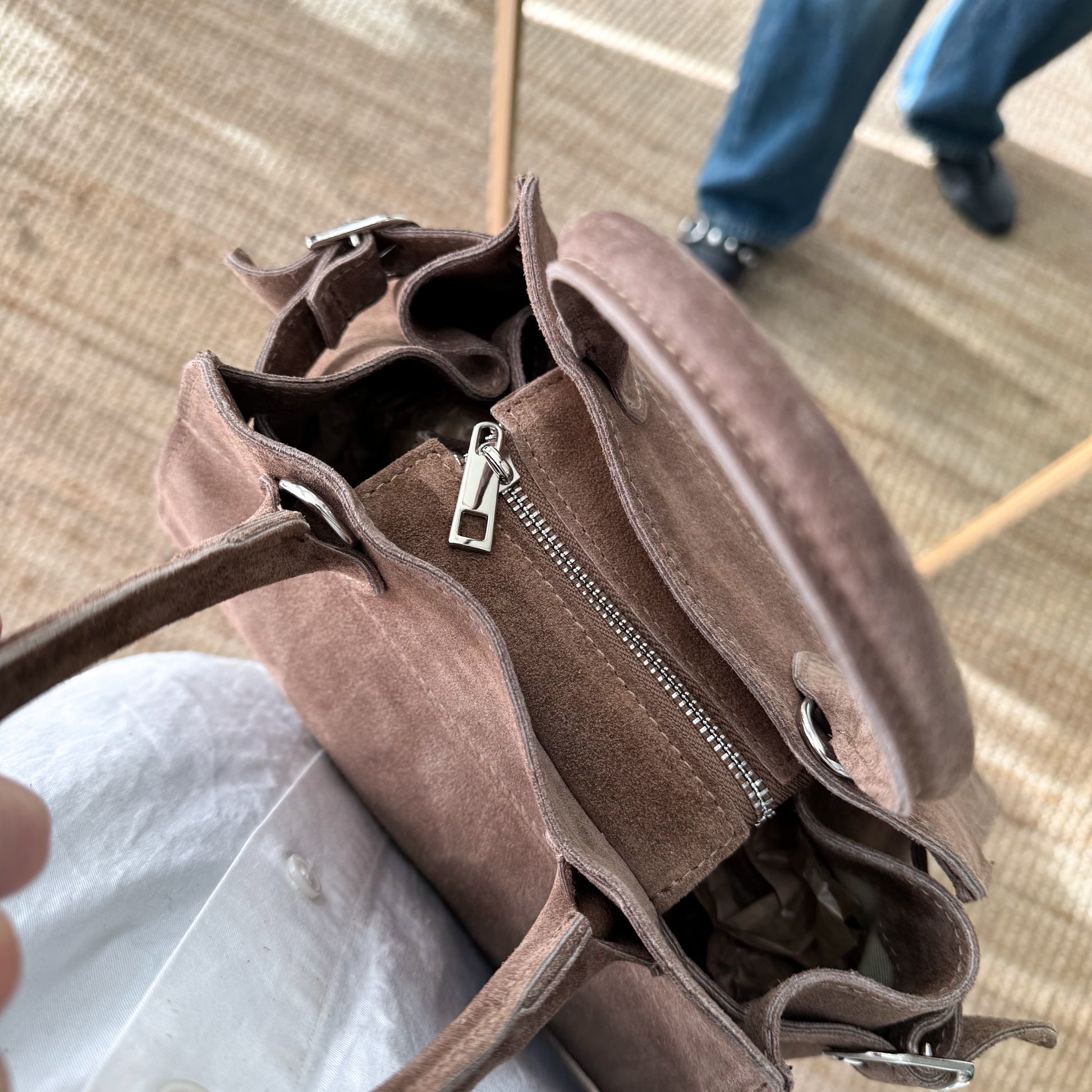 Bolso shopper hebillas pequeño serraje taupe – Bubbleshopbcn