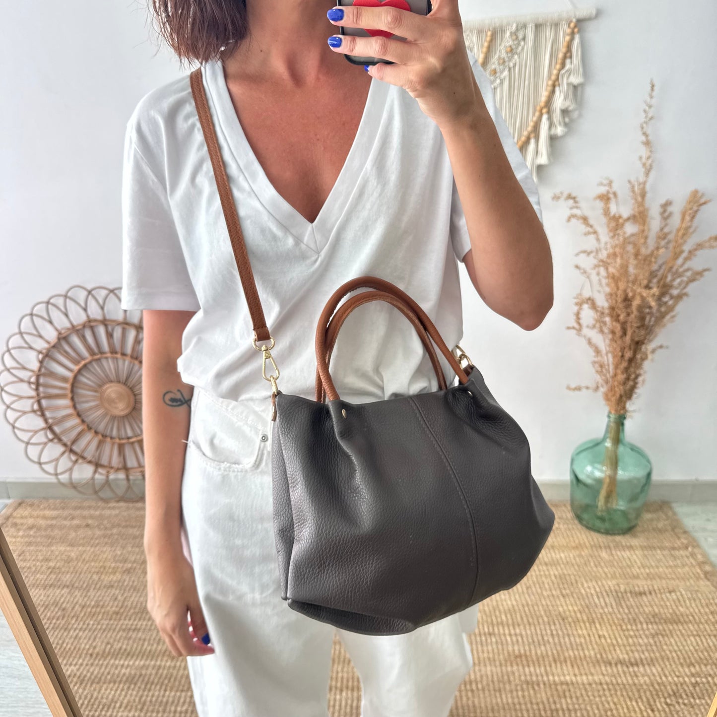 Bolso piel marrón asas contraste camel
