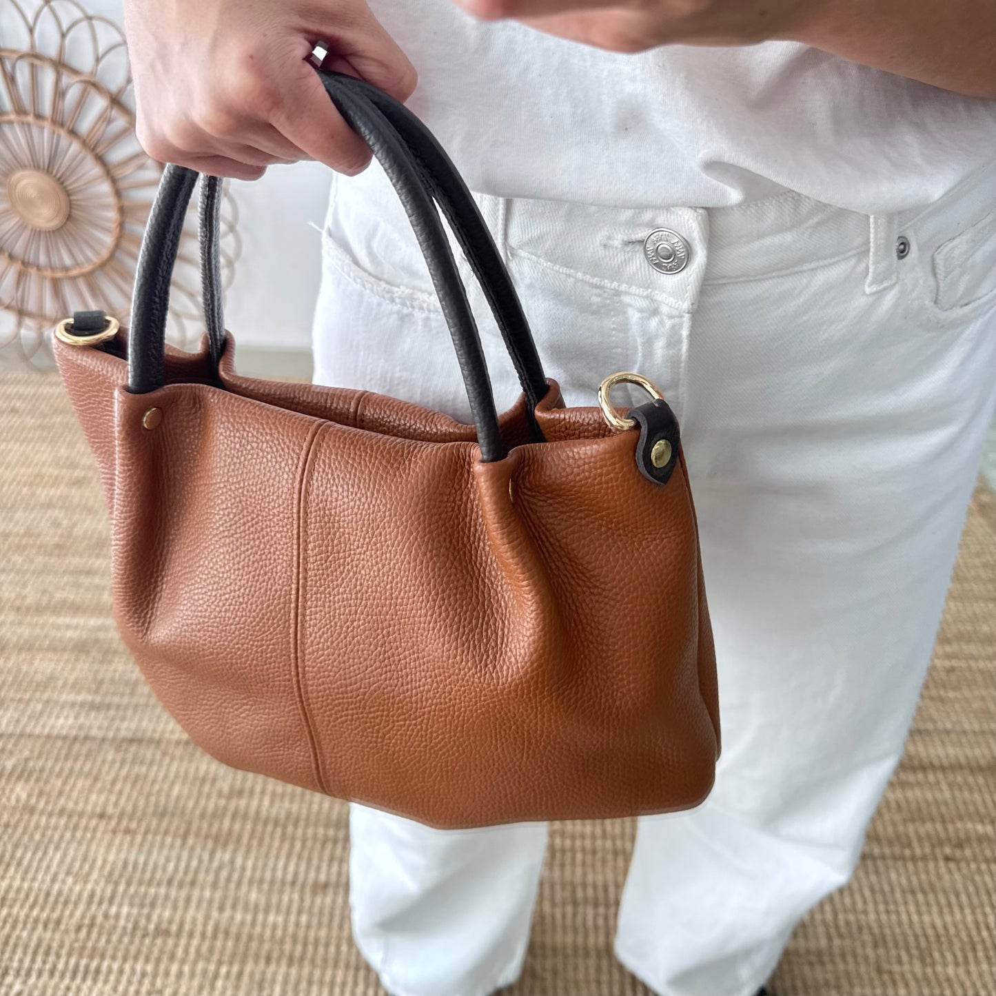 Bolso piel camel asas contraste marrón