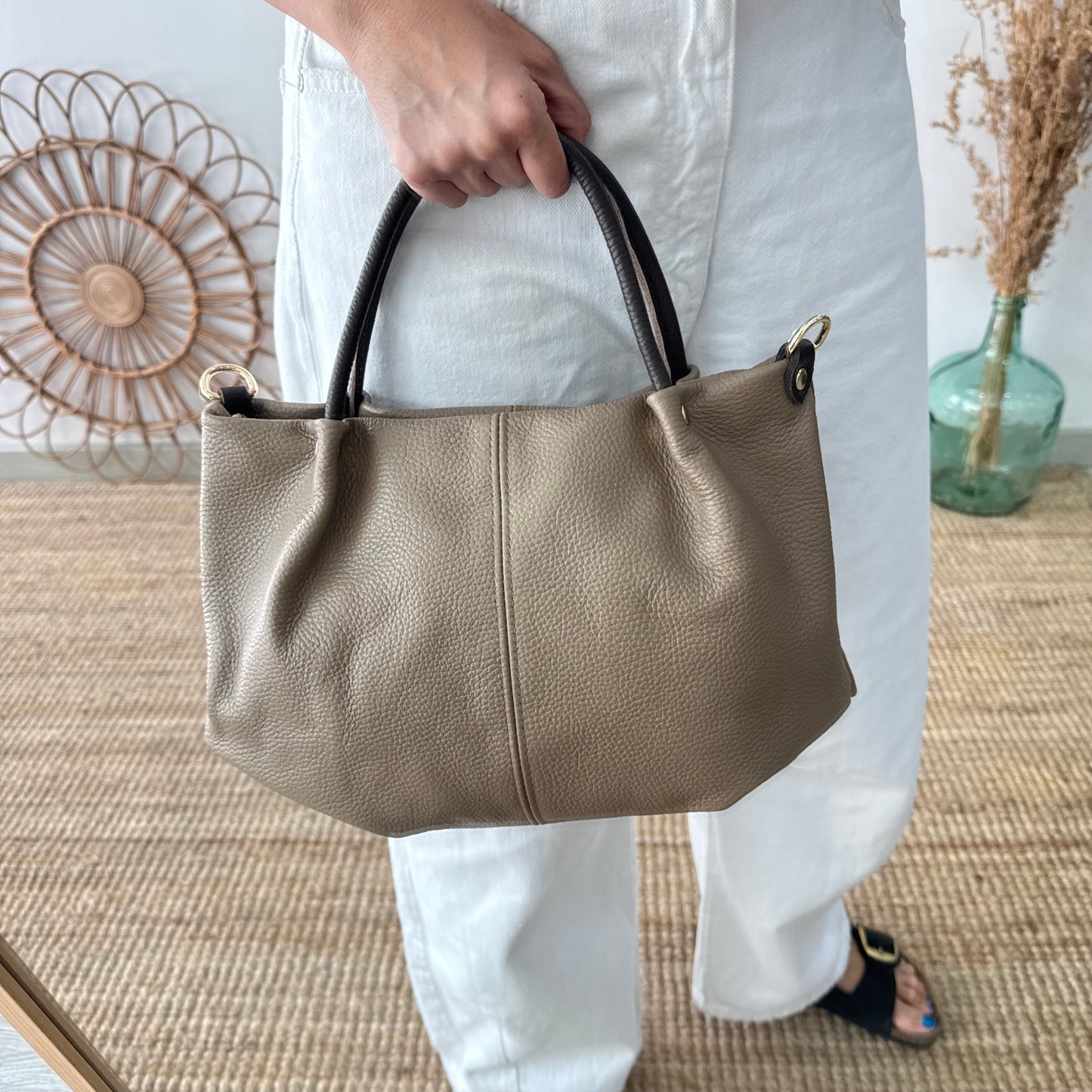 Bolso piel taupe asas contraste marrón