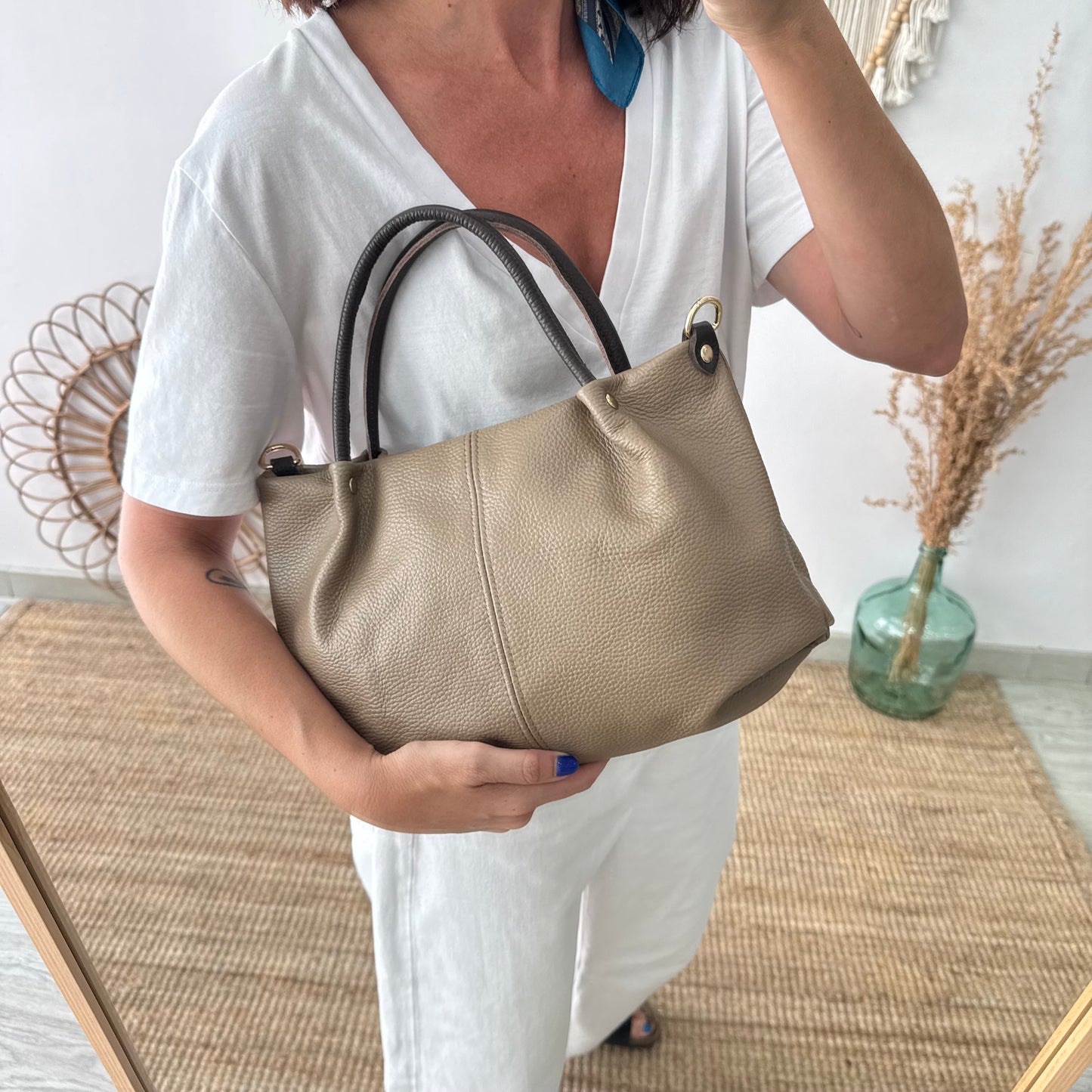 Bolso piel taupe asas contraste marrón