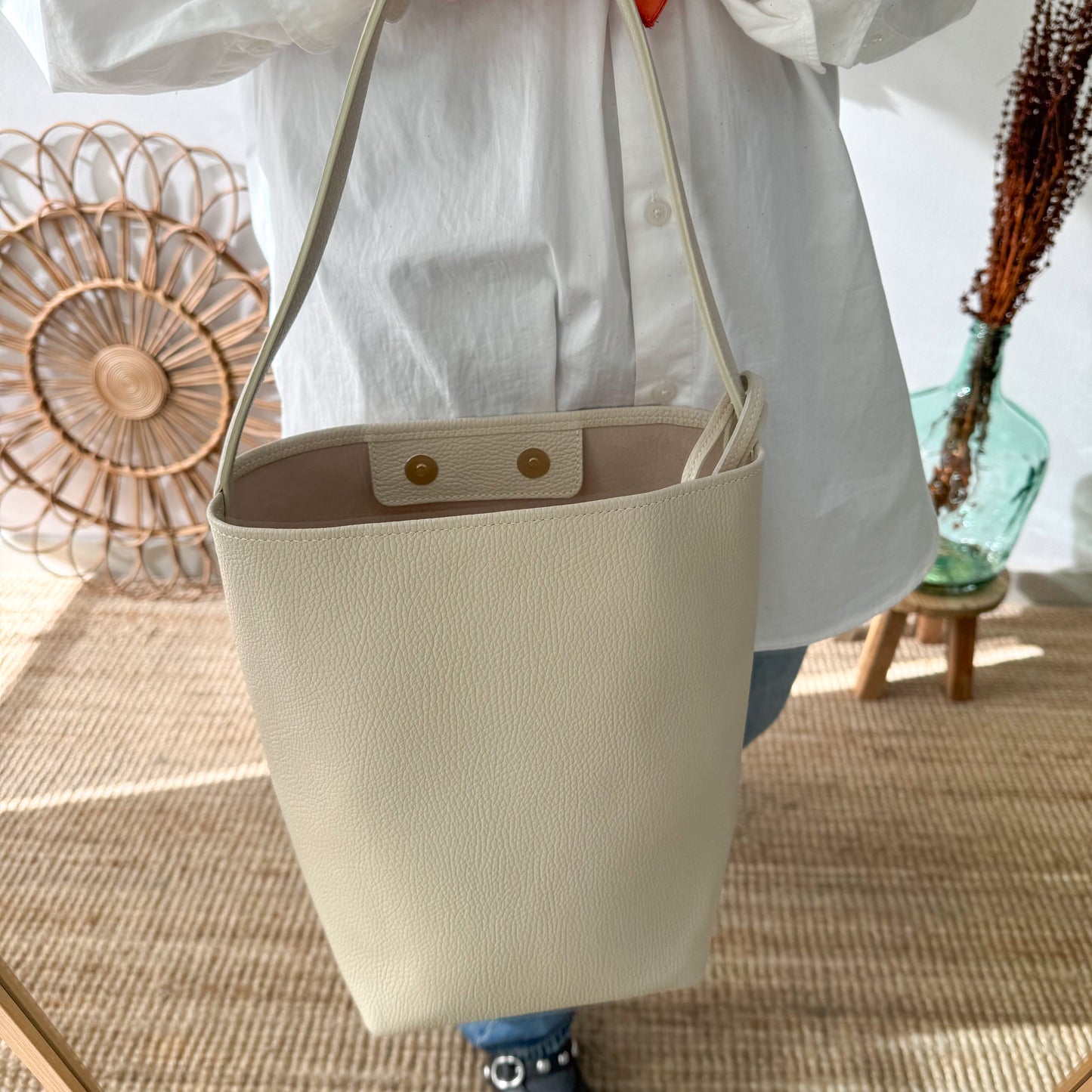 Bolso cubo piel beige