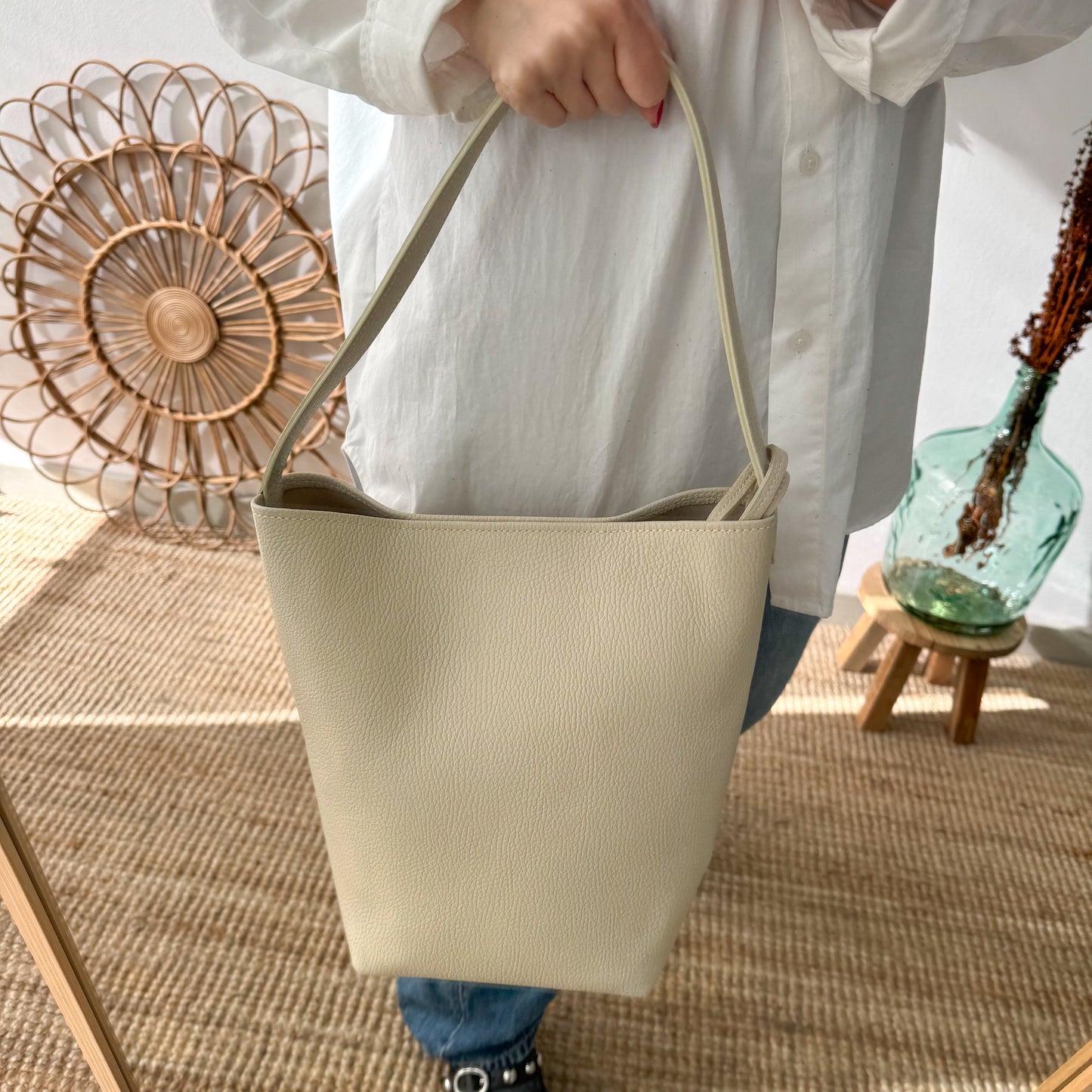 Bolso cubo piel beige