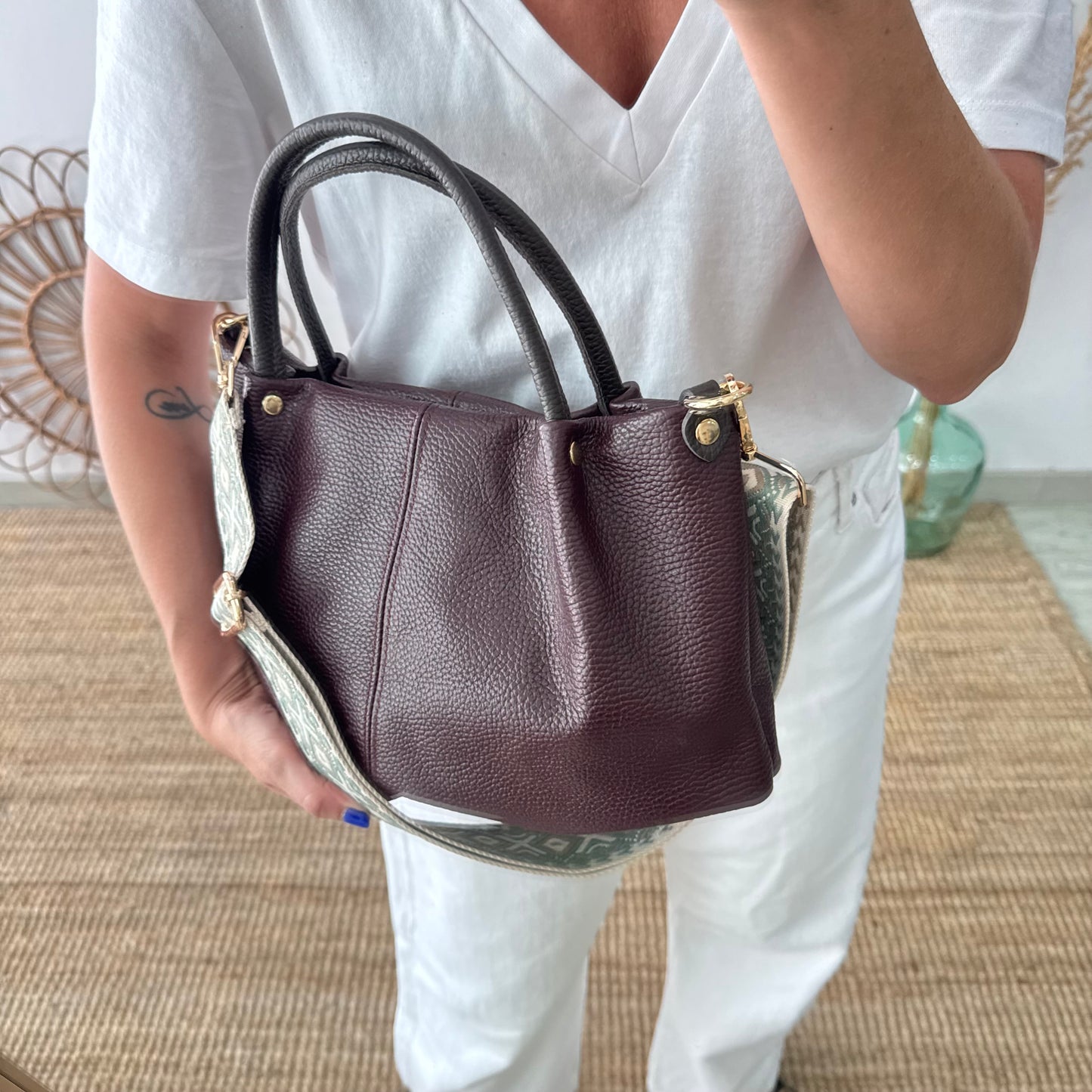 Bolso piel granate asas contraste marrón