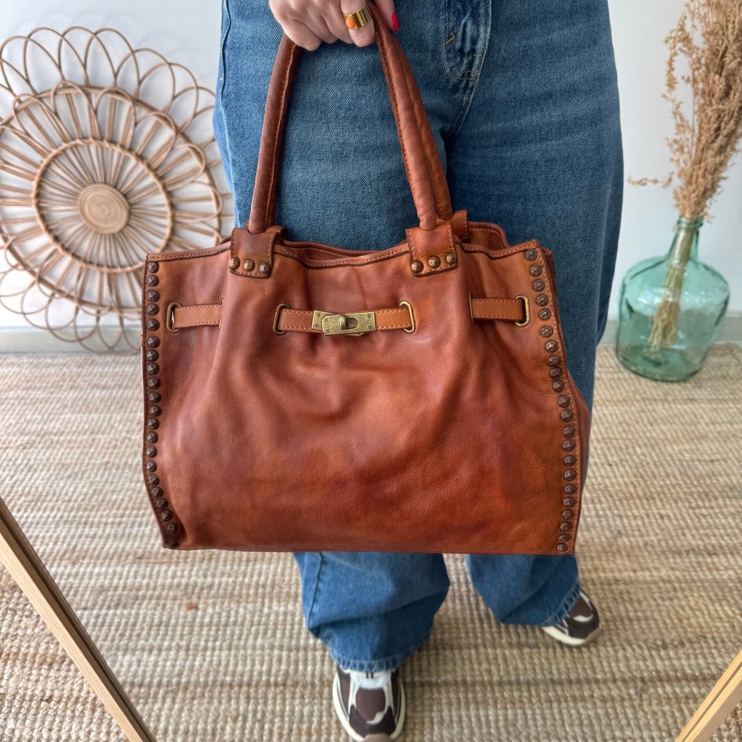 Shopper piel lavada camel tachuelas - Bubbleshopbcn
