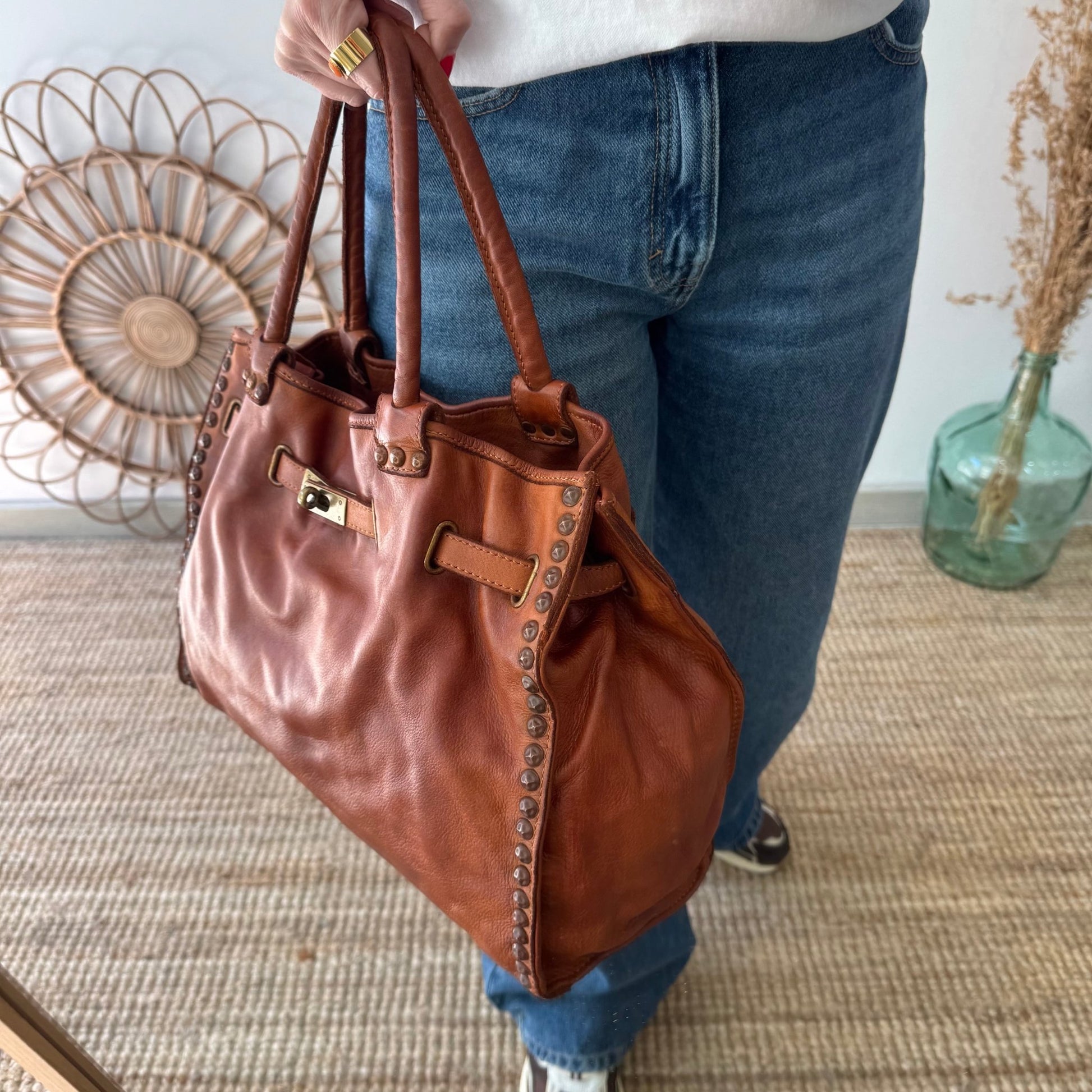 Shopper piel lavada camel tachuelas - Bubbleshopbcn