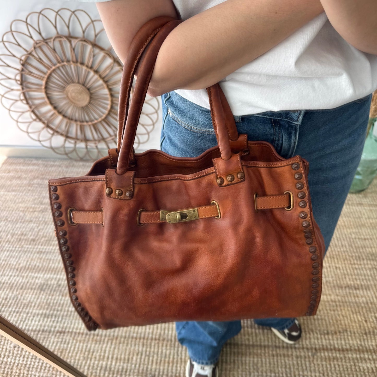 Shopper piel lavada camel tachuelas - Bubbleshopbcn