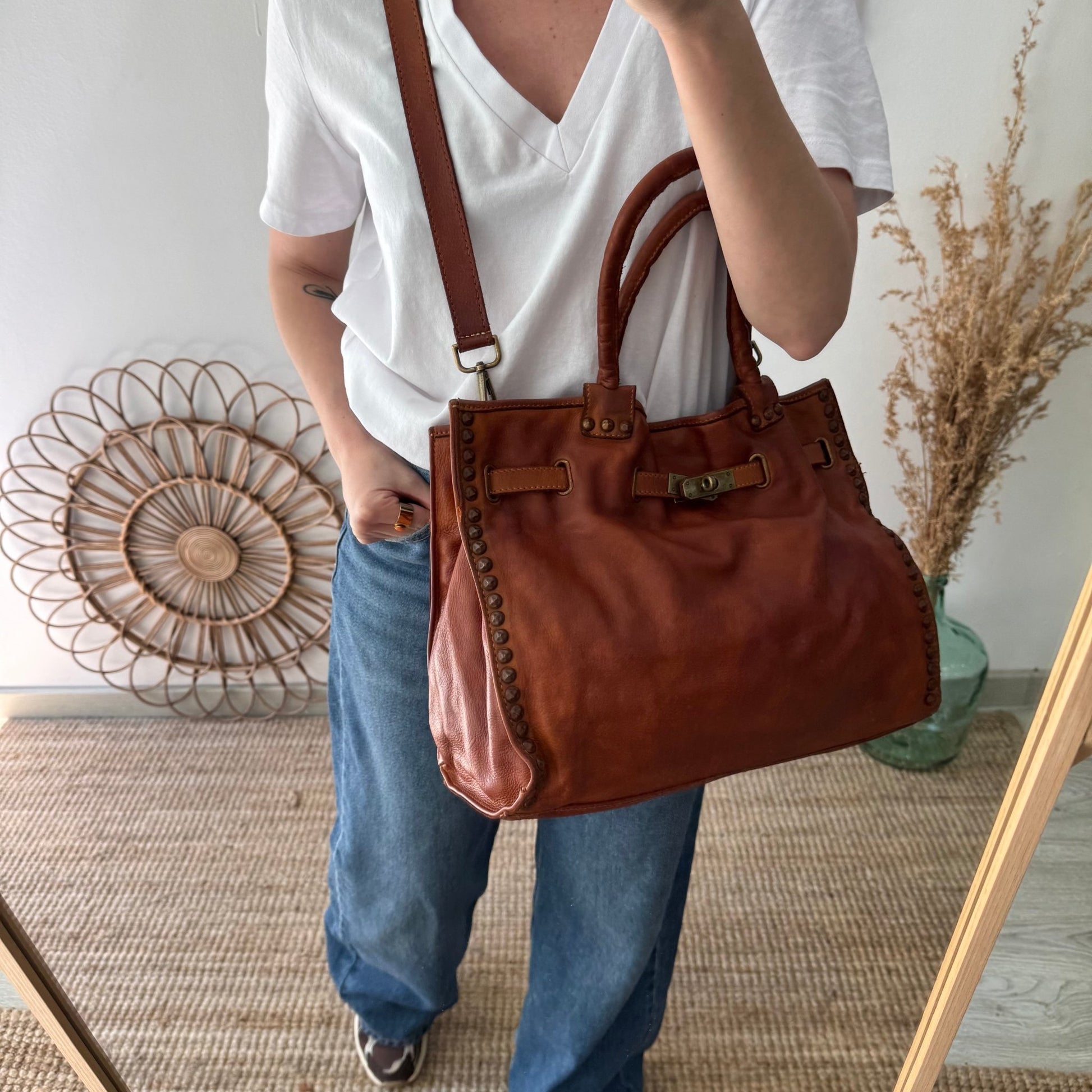 Shopper piel lavada camel tachuelas - Bubbleshopbcn