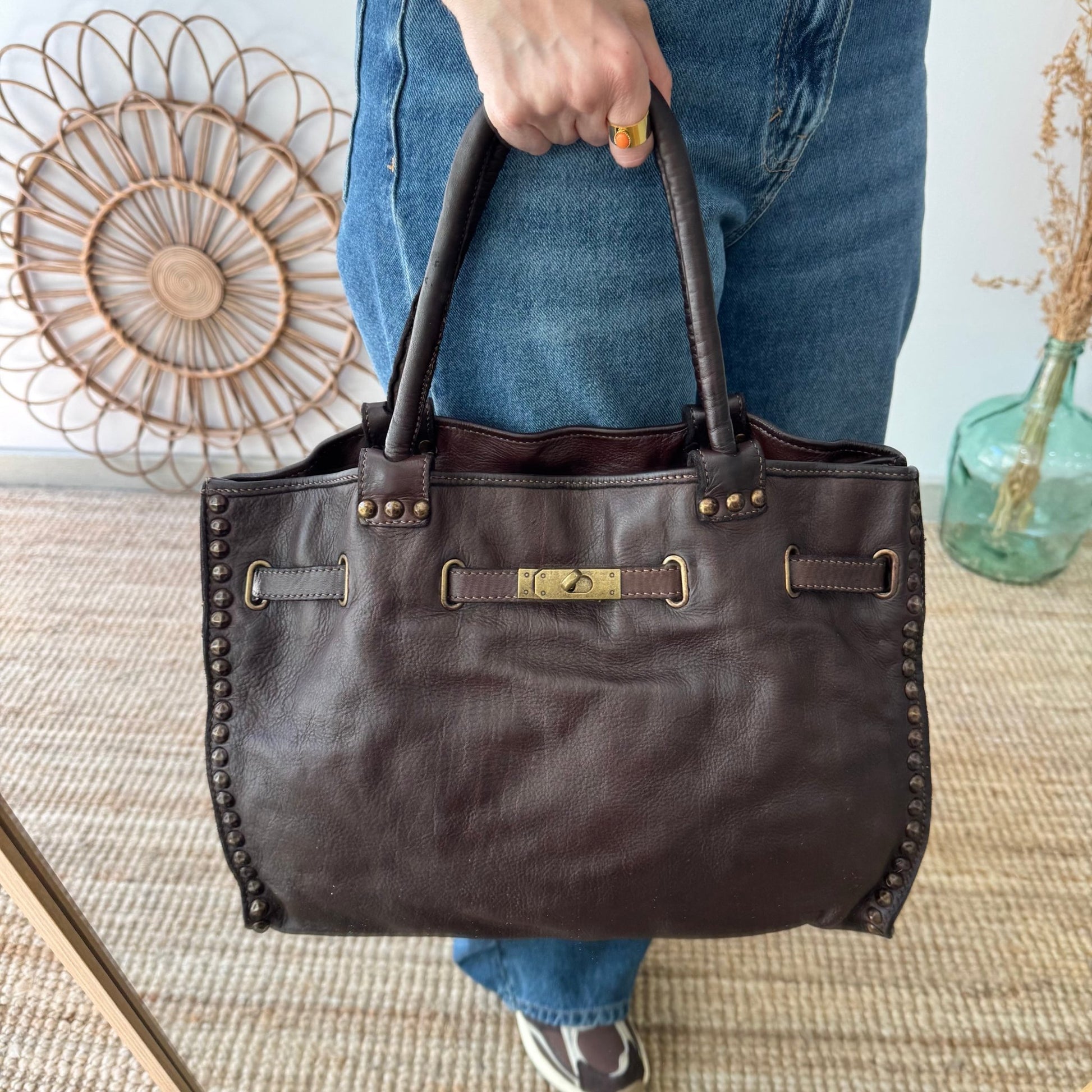 Shopper piel lavada marrón tachuelas - Bubbleshopbcn