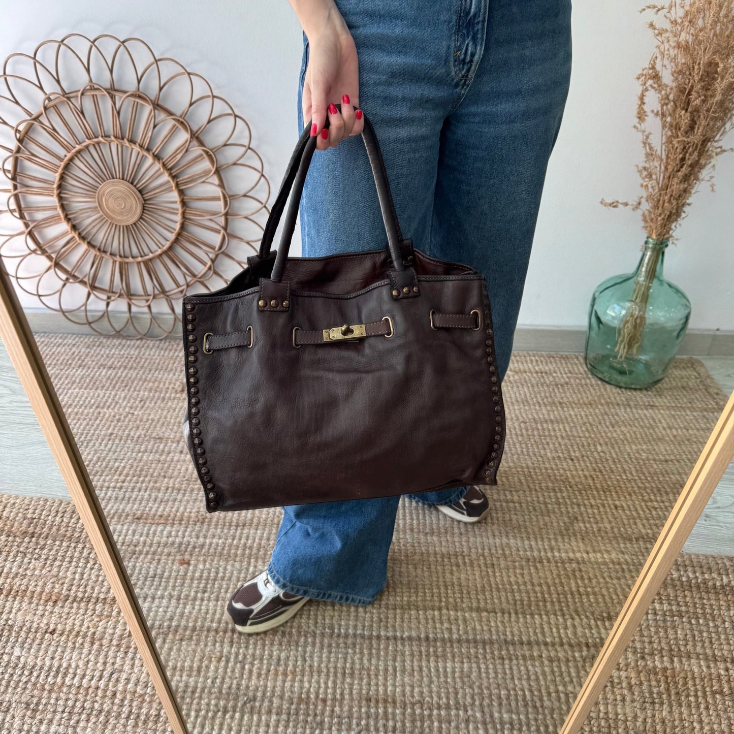 Shopper piel lavada marrón tachuelas - Bubbleshopbcn