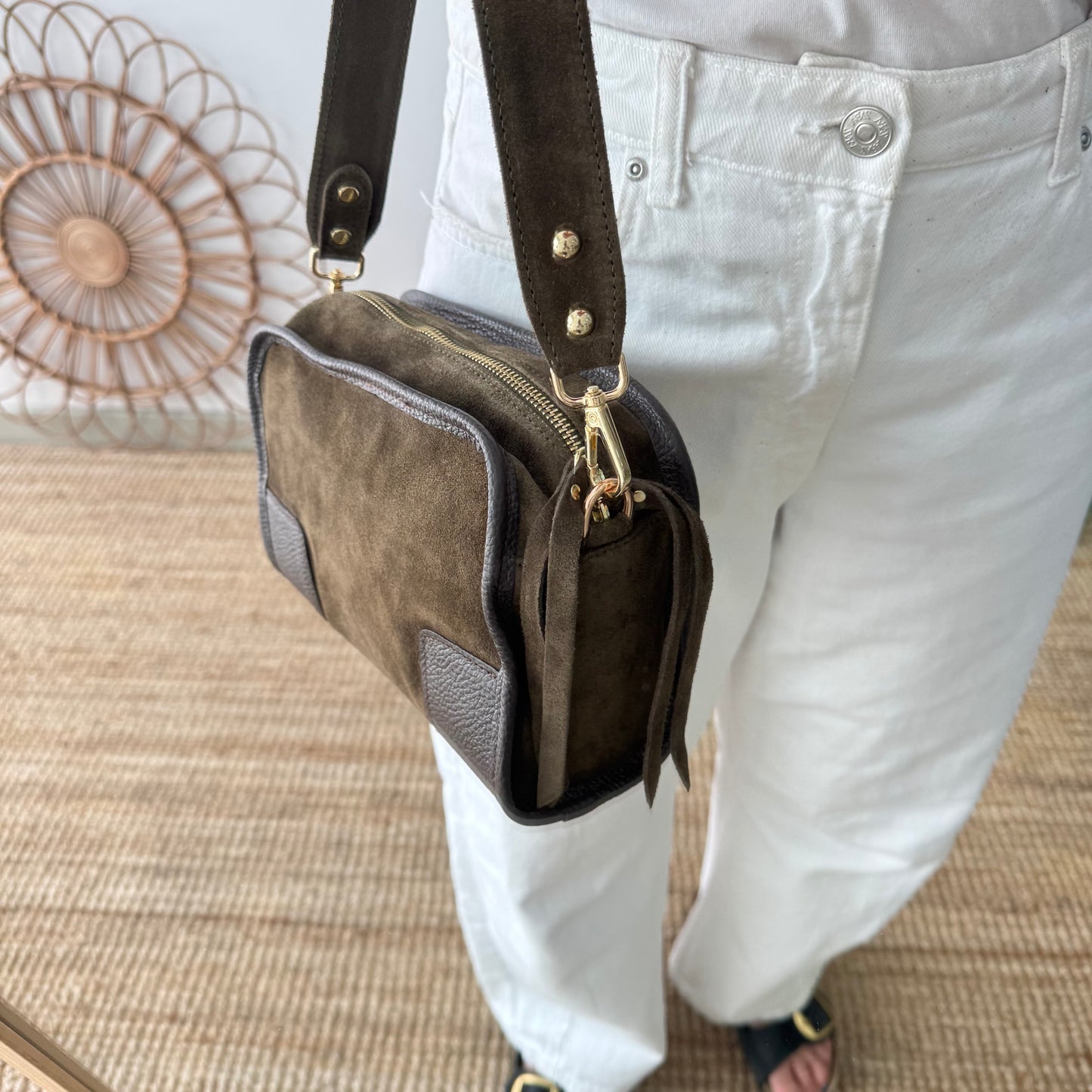 Bolso baúl serraje caqui y piel marrón