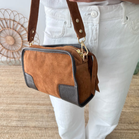 Bolso baúl serraje camel y piel marrón