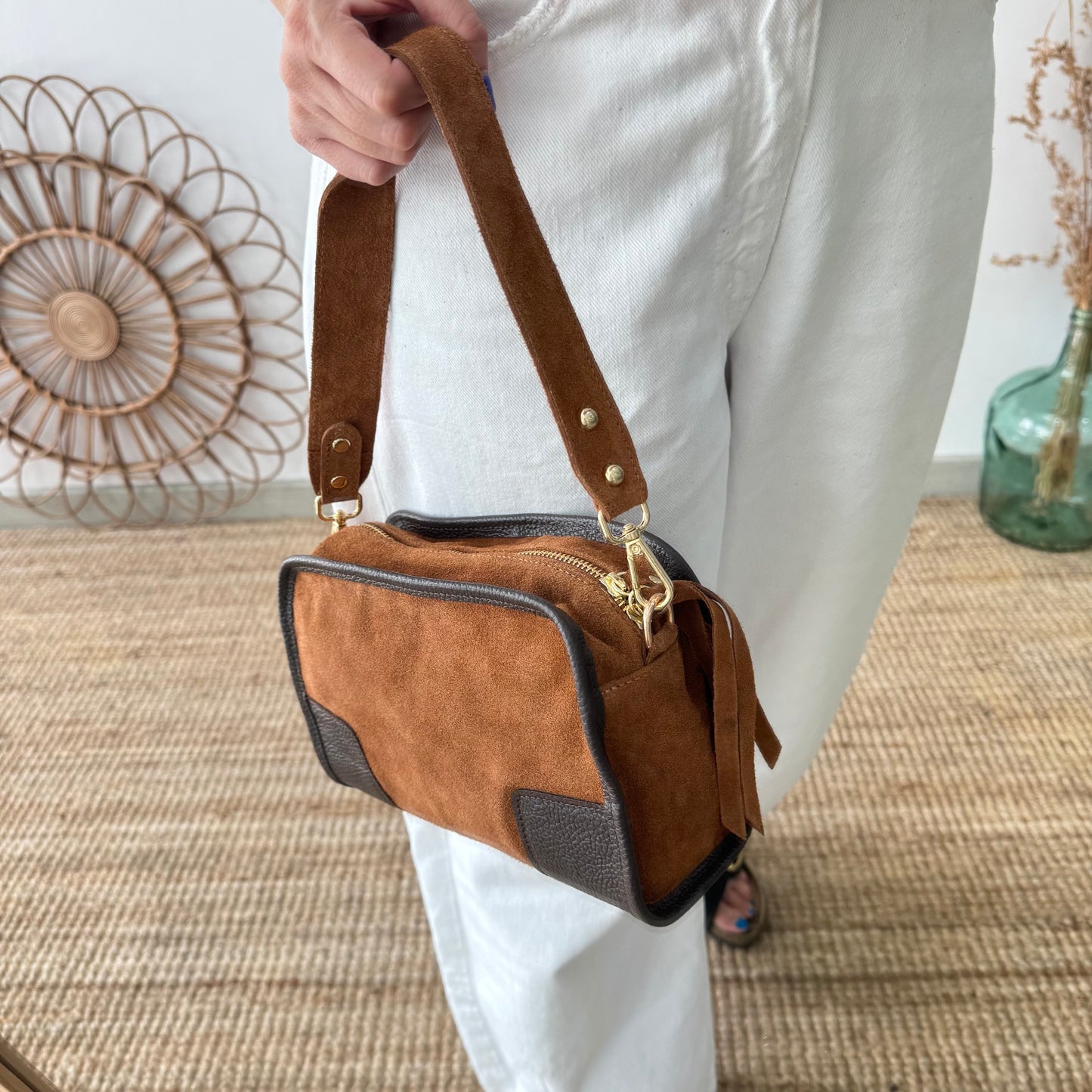 Bolso baúl serraje camel y piel marrón