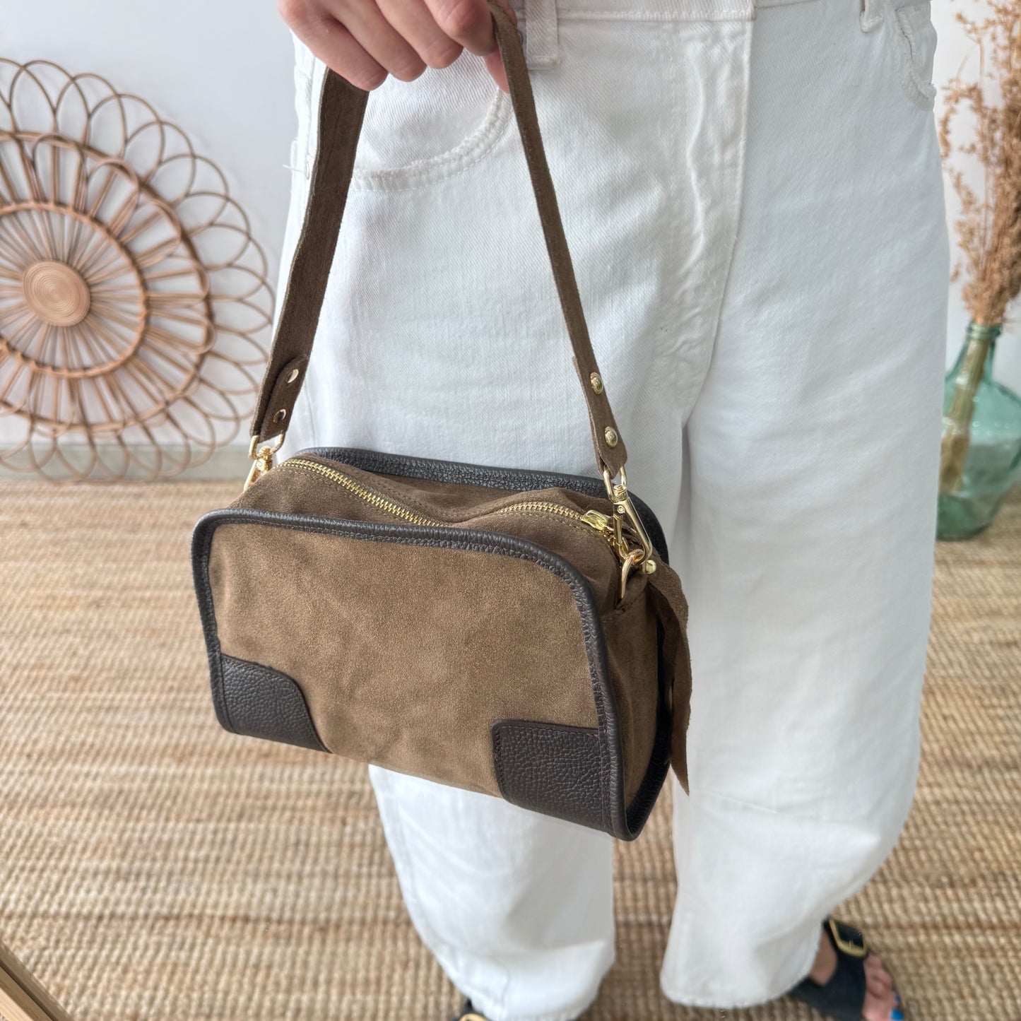 Bolso baúl serraje taupe y piel marrón