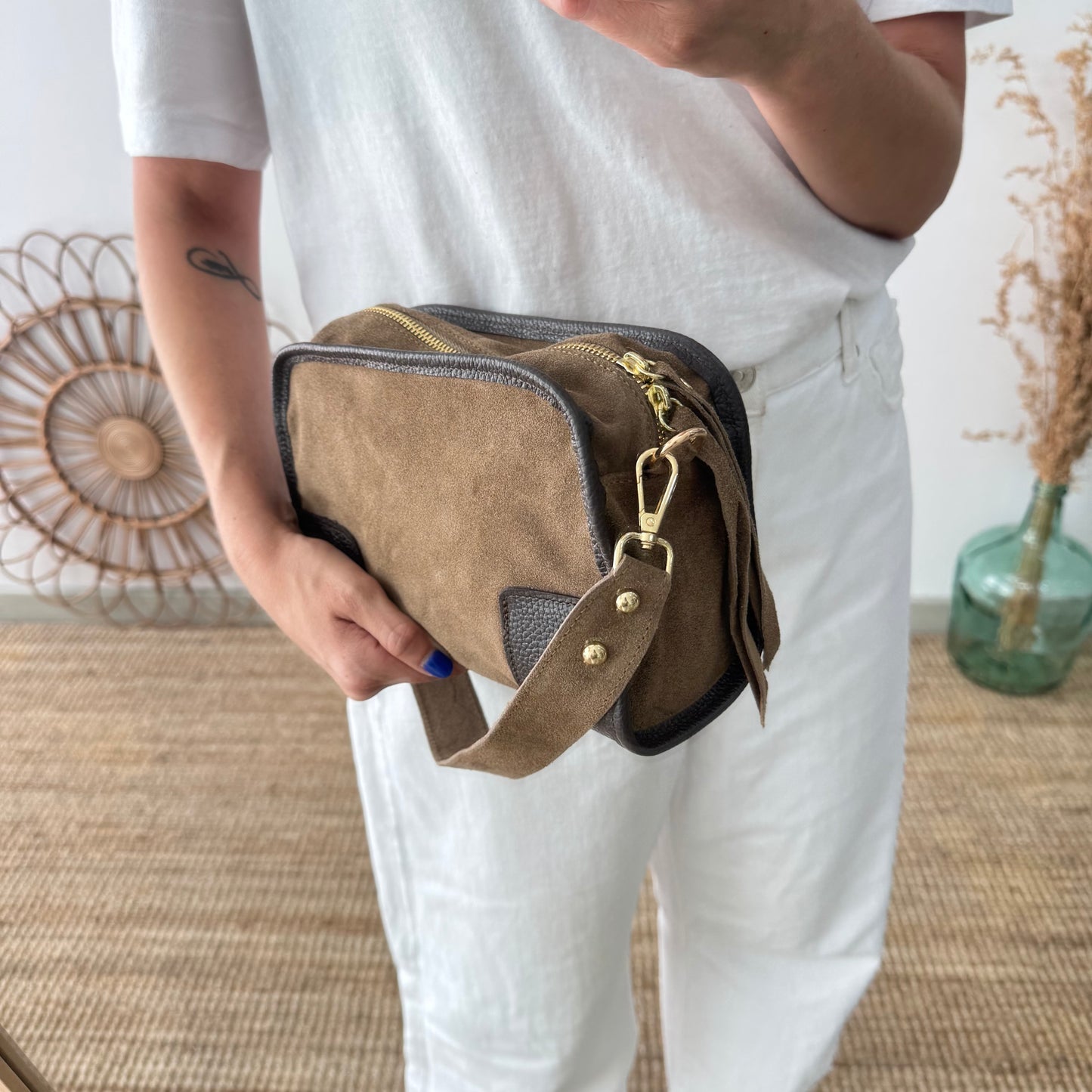 Bolso baúl serraje taupe y piel marrón