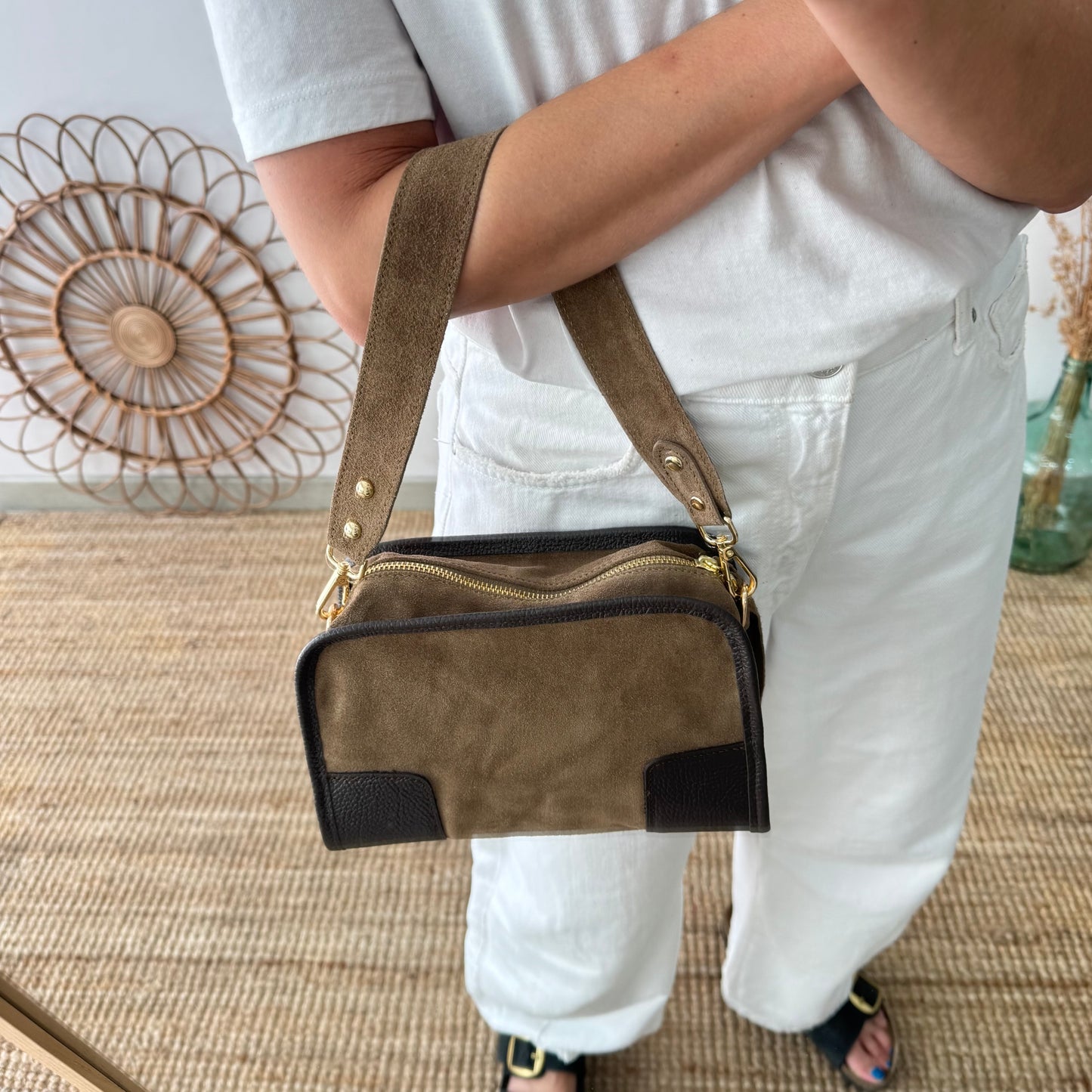 Bolso baúl serraje taupe y piel marrón