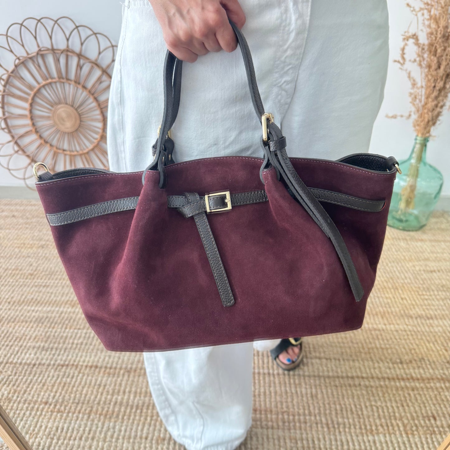 Bolso saco estructurado serraje y piel granate