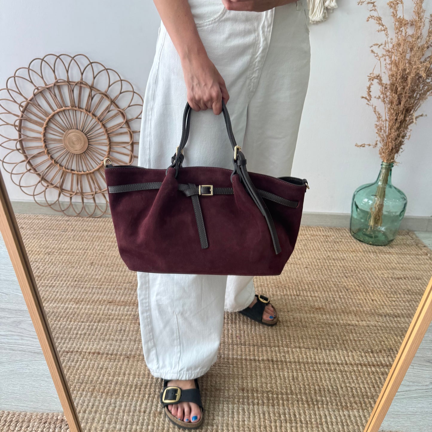Bolso saco estructurado serraje y piel granate