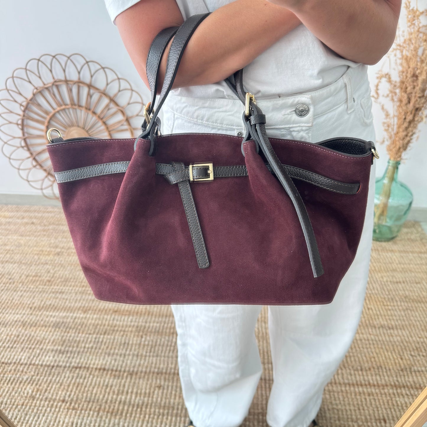 Bolso saco estructurado serraje y piel granate
