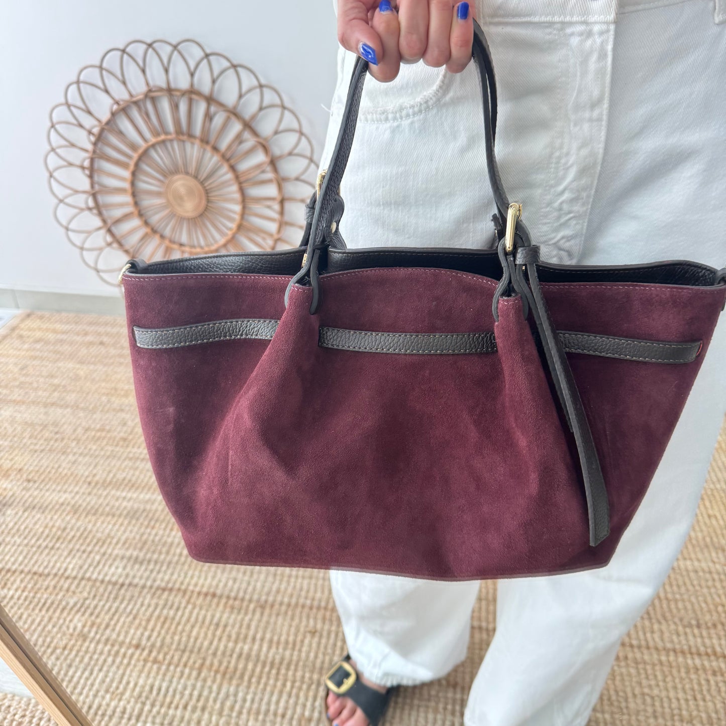 Bolso saco estructurado serraje y piel granate