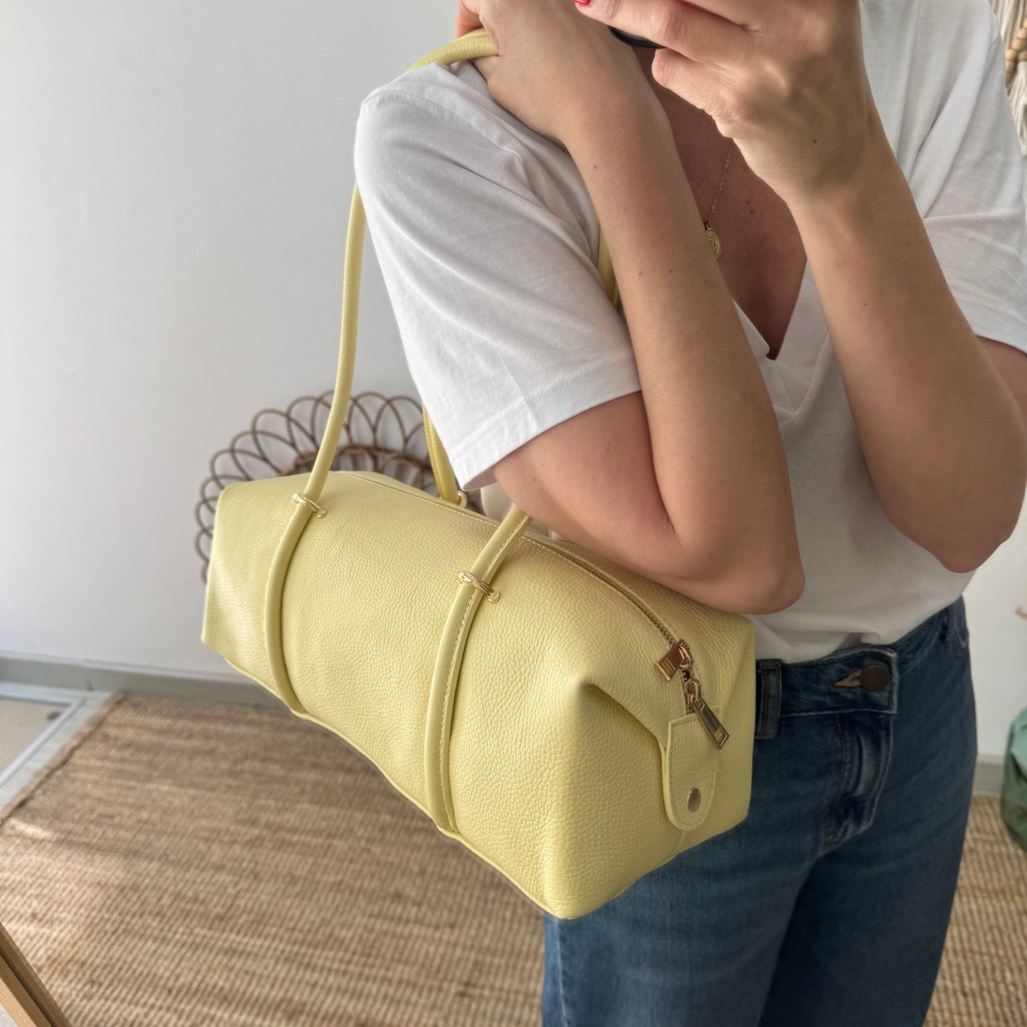 Bolso bowling de piel amarillo