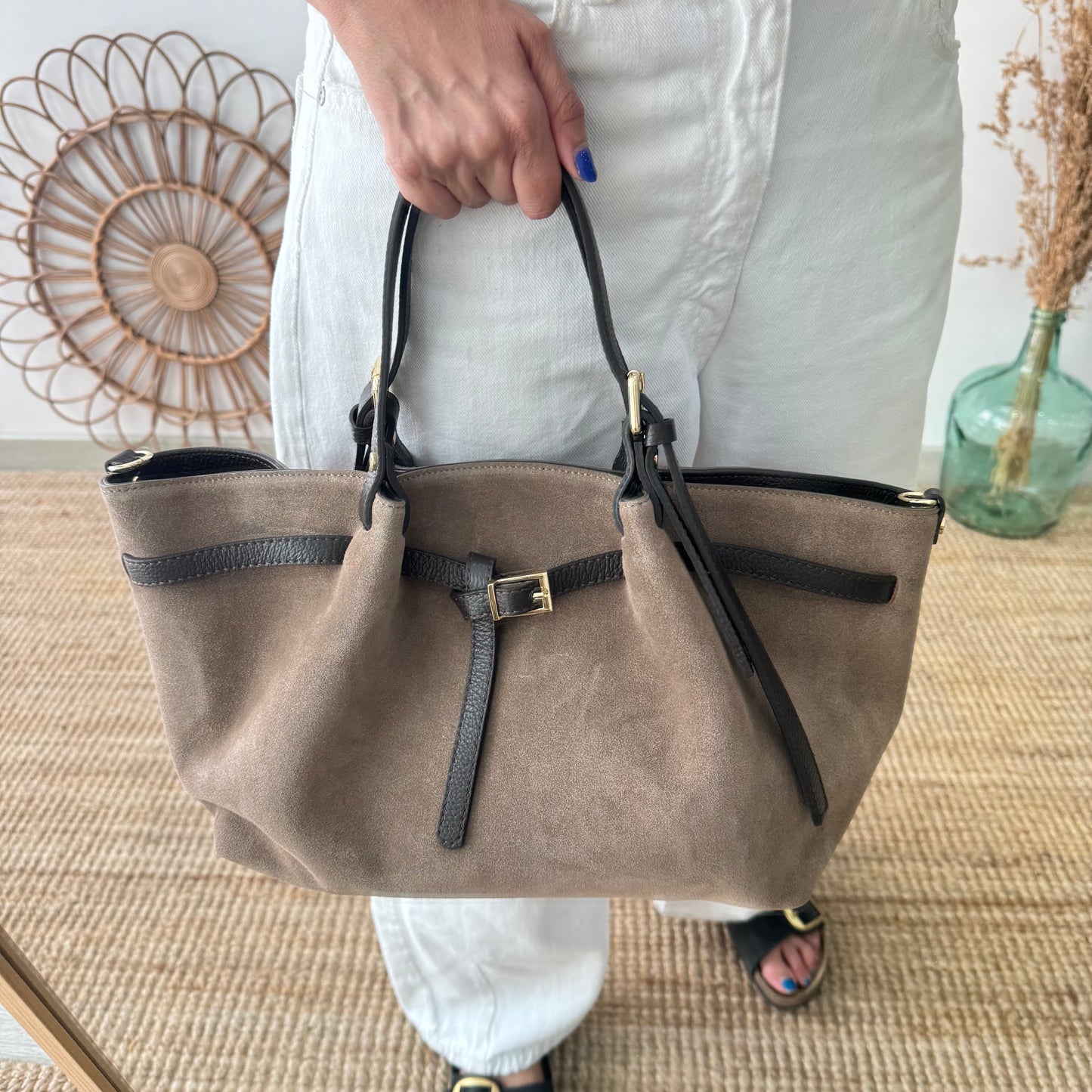Bolso saco estructurado serraje y piel taupe