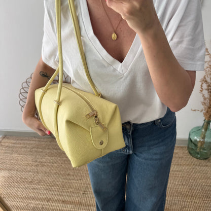 Bolso bowling de piel amarillo