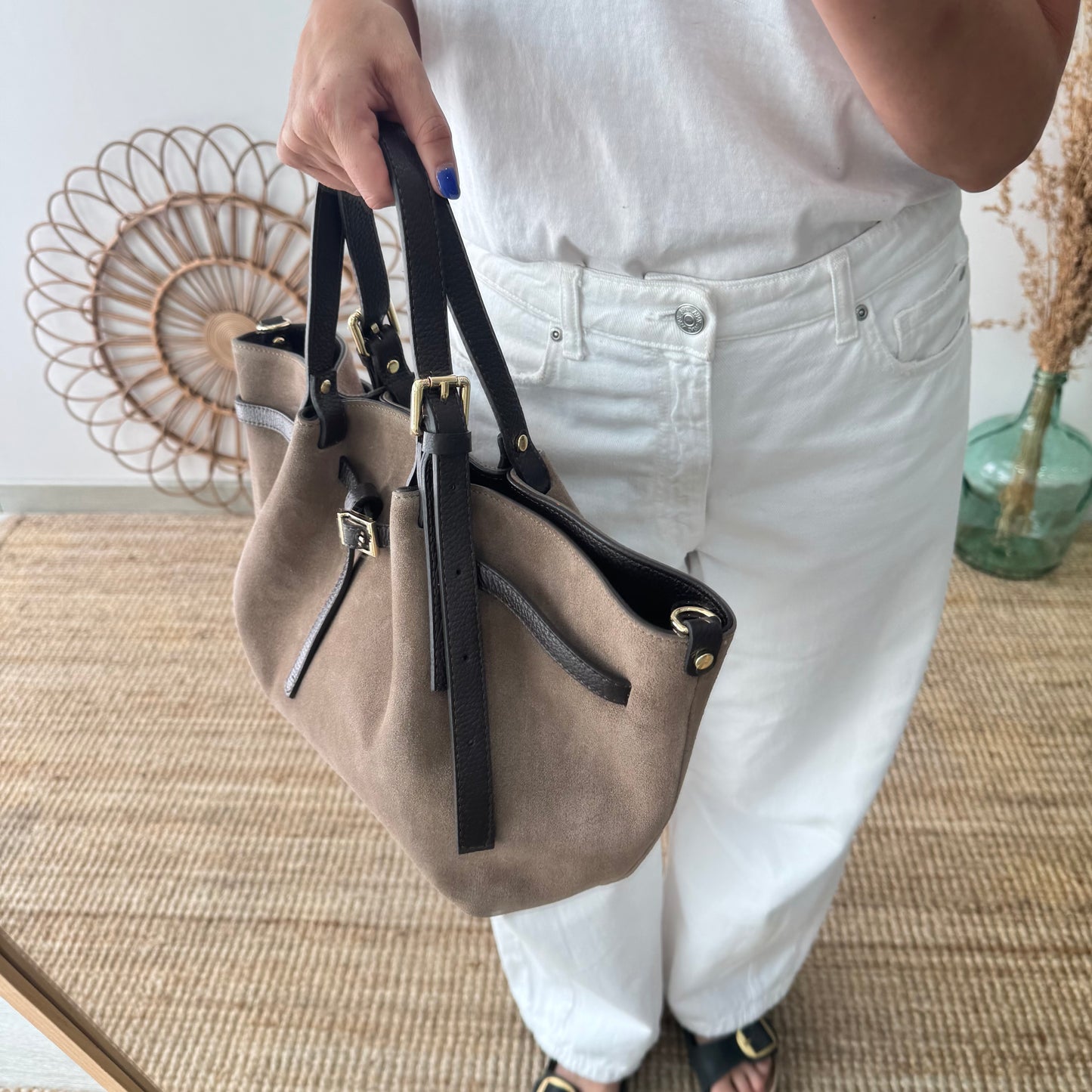 Bolso saco estructurado serraje y piel taupe