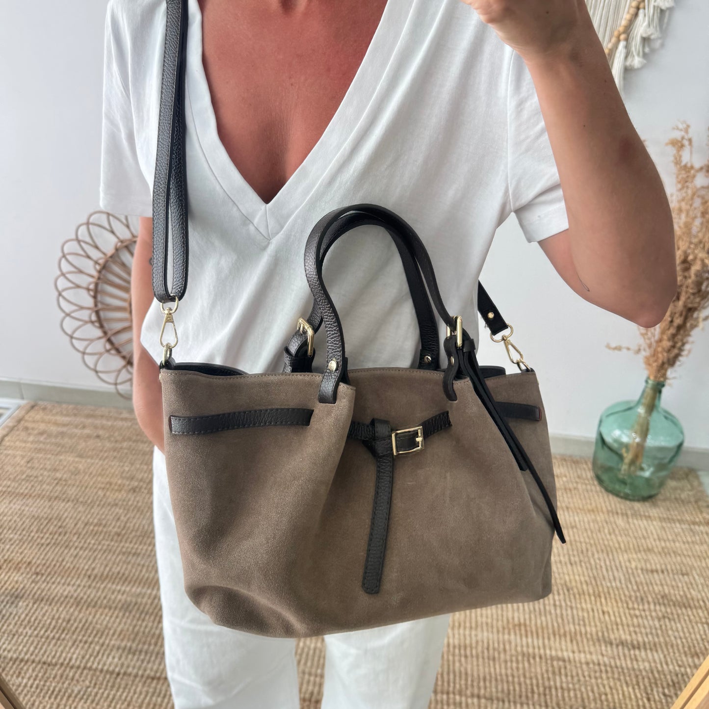 Bolso saco estructurado serraje y piel taupe