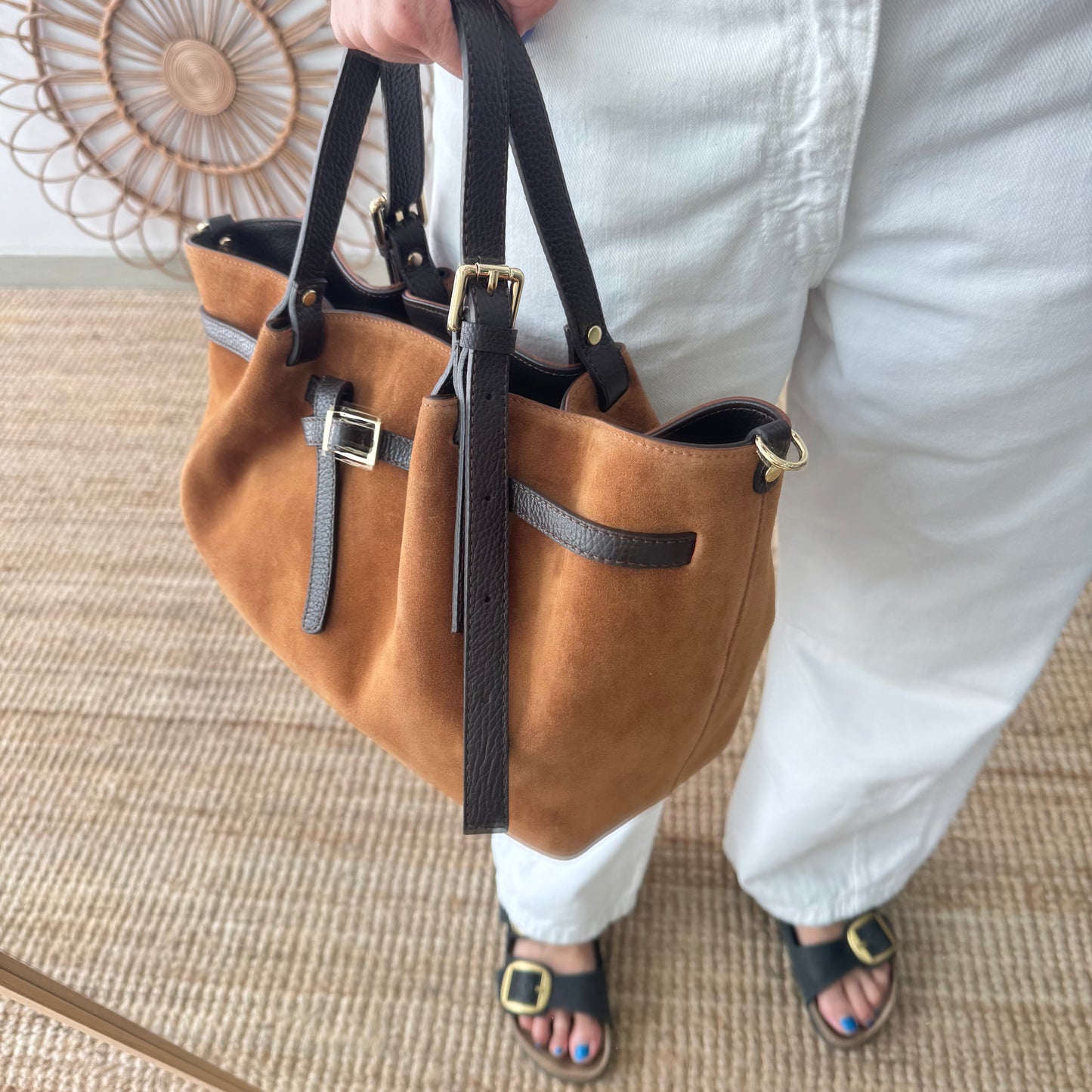 Bolso saco estructurado serraje y piel camel