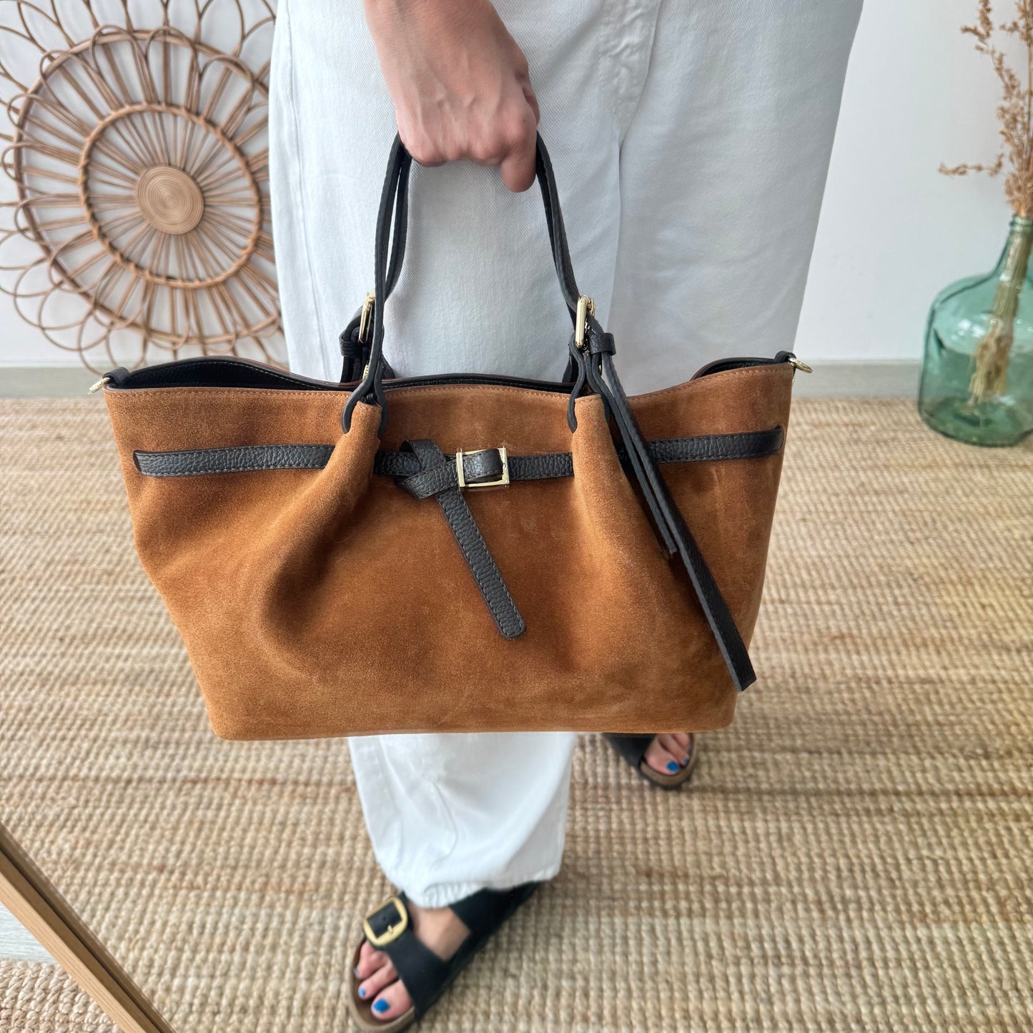 Bolso saco estructurado serraje y piel camel
