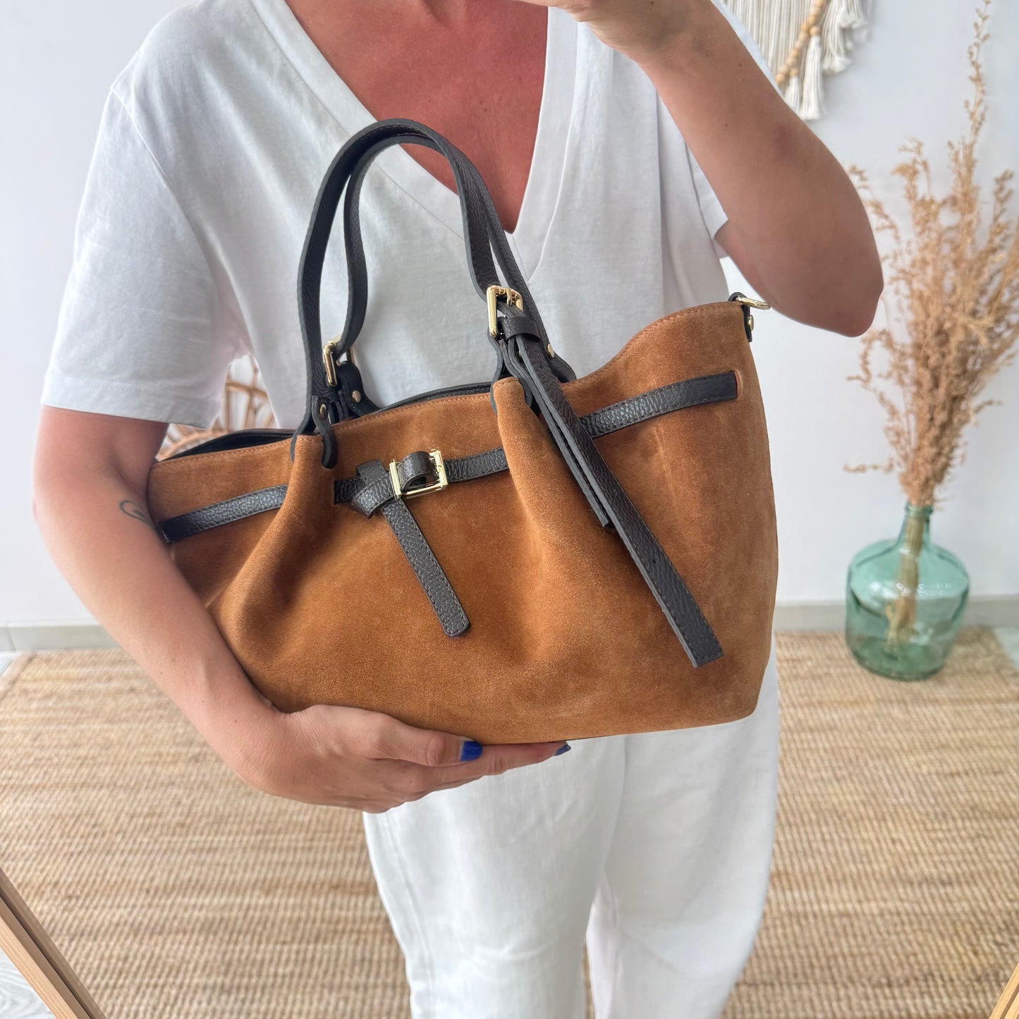 Bolso saco estructurado serraje y piel camel