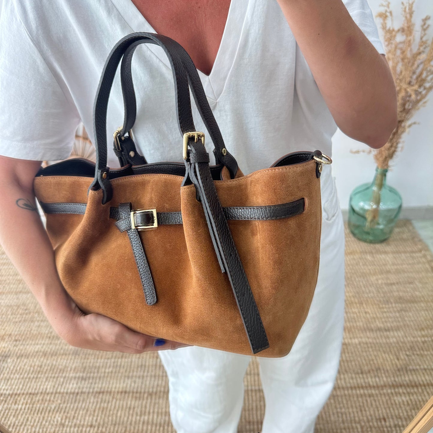Bolso saco estructurado serraje y piel camel