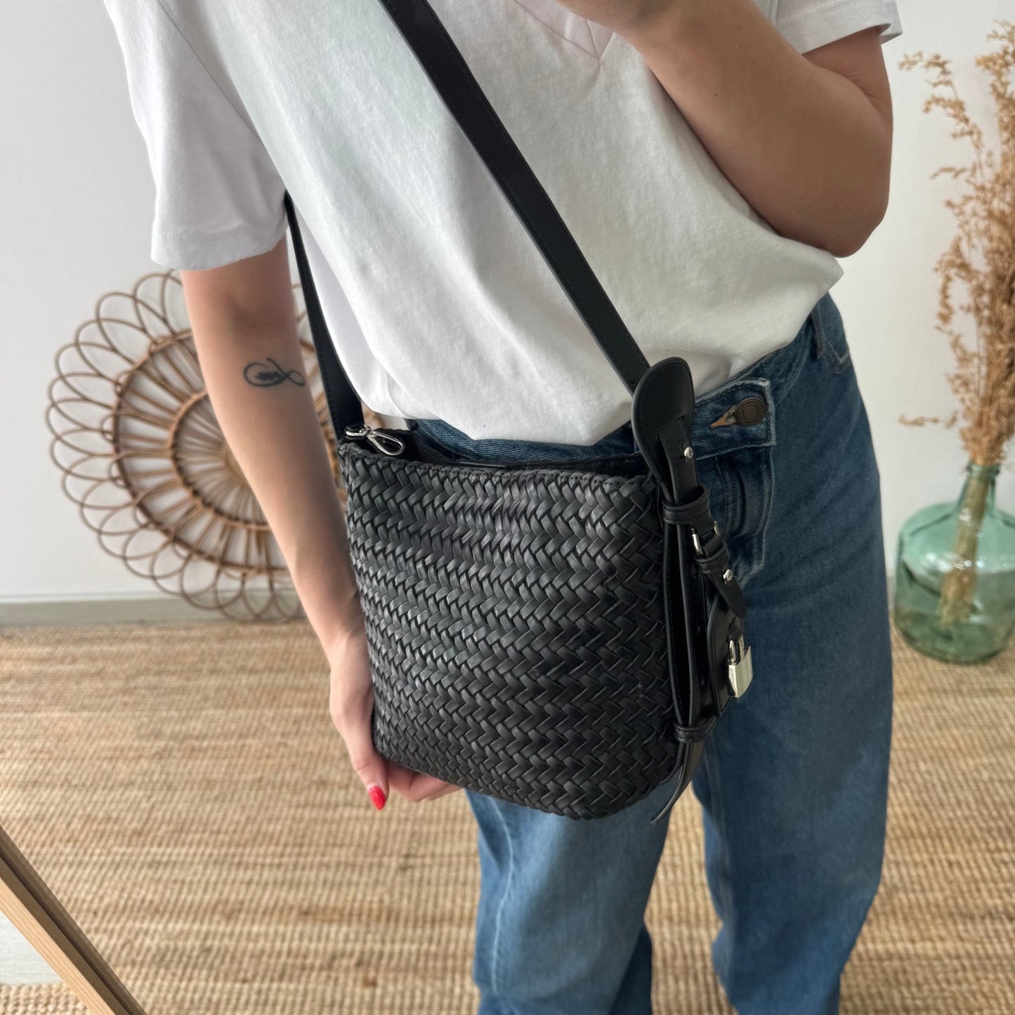 Bolso saco en piel trenzada candado negro - Bubbleshopbcn