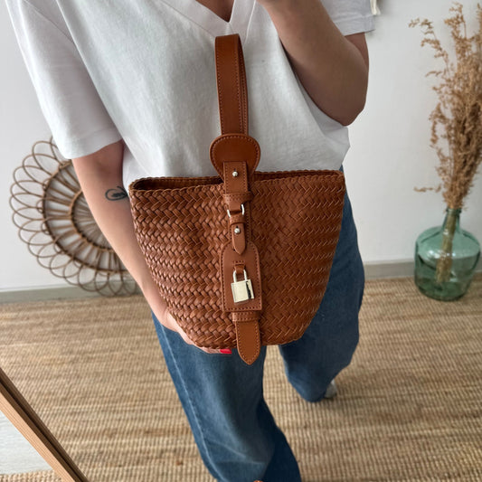 Bolso saco en piel trenzada candado camel - Bubbleshopbcn