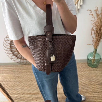 Bolso saco en piel trenzada candado marrón