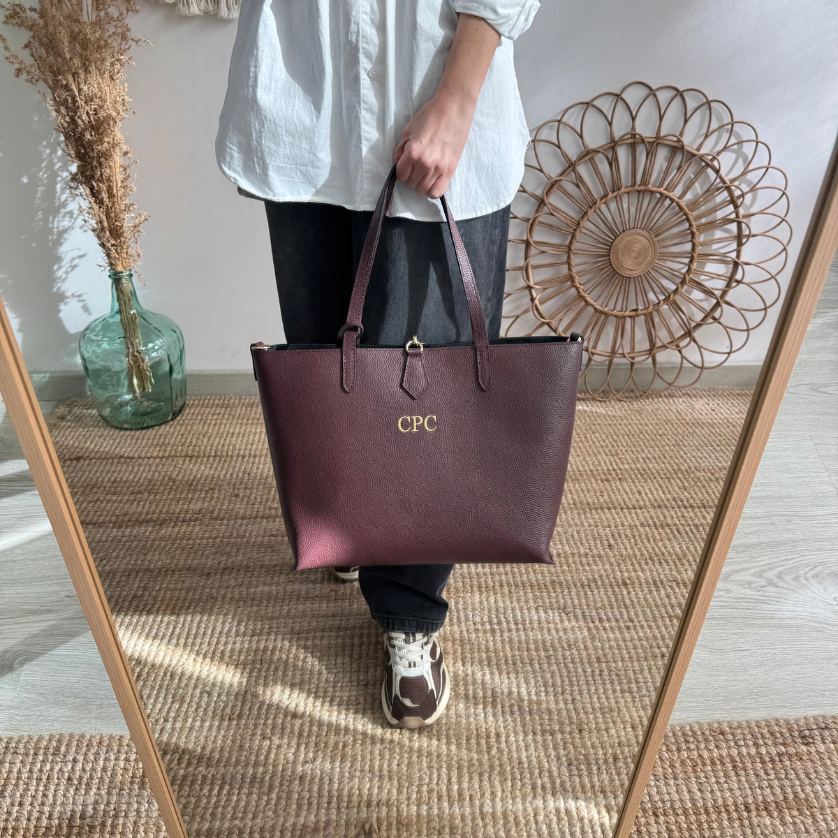 Bolso shopper piel granate cierre iniciales bordadas