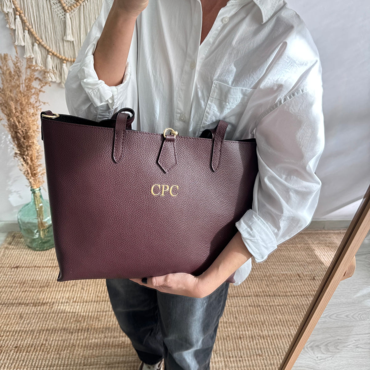 Bolso shopper piel granate cierre iniciales bordadas