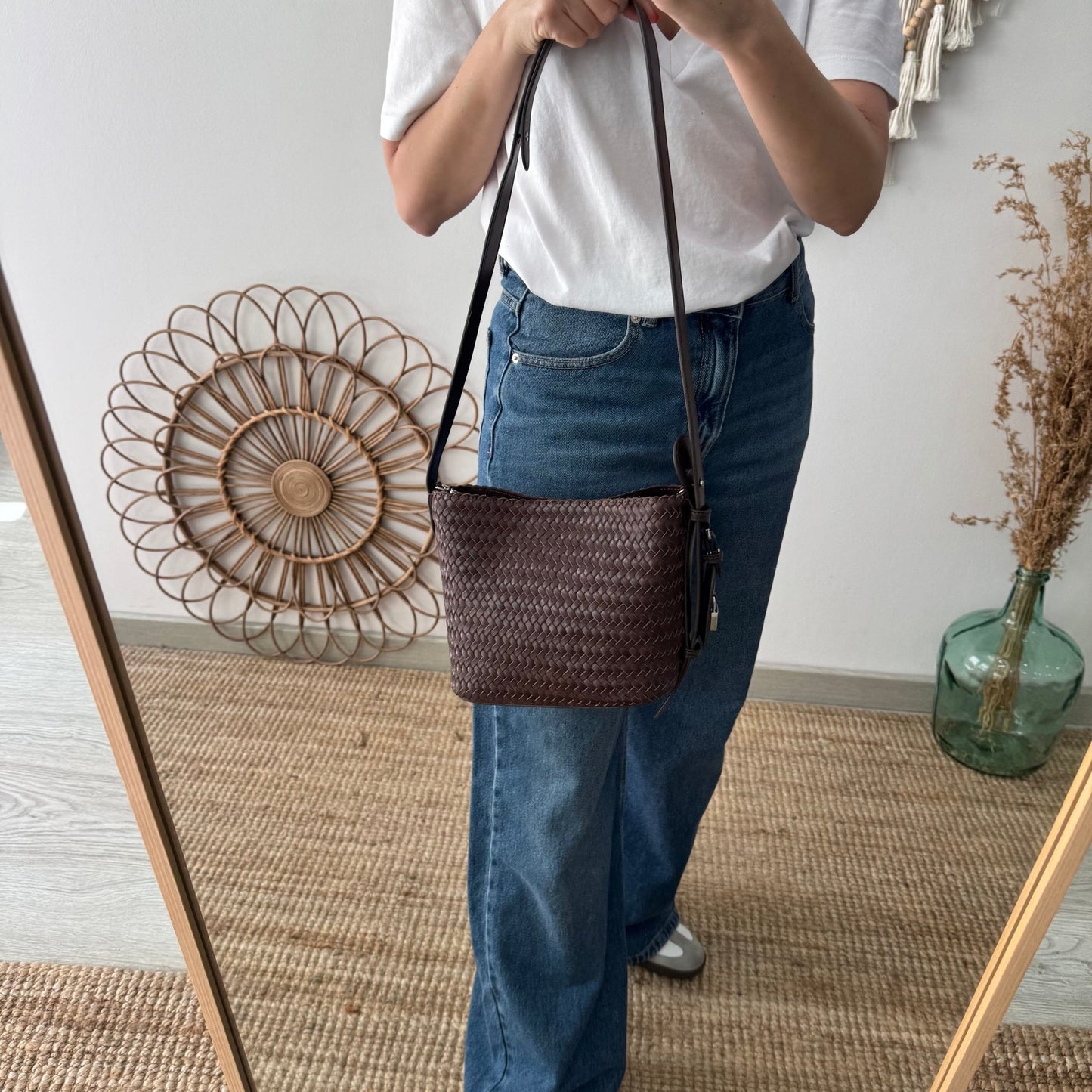 Bolso saco en piel trenzada candado marrón