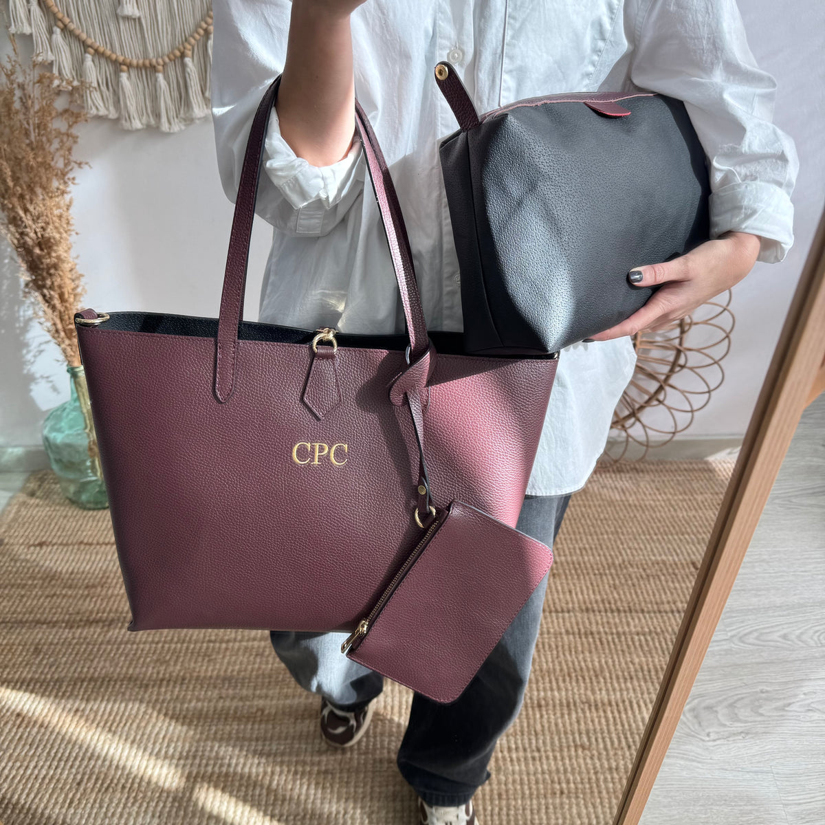 Bolso shopper piel granate cierre iniciales bordadas