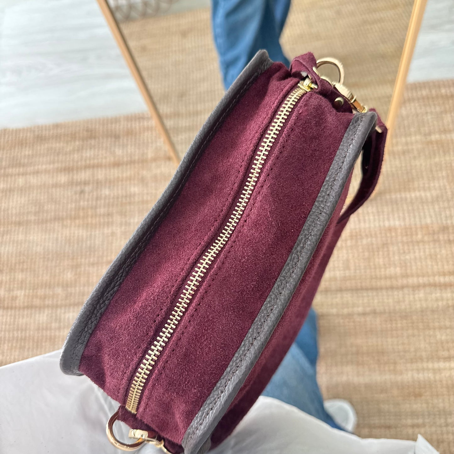 Bolso baúl serraje granate y piel marrón